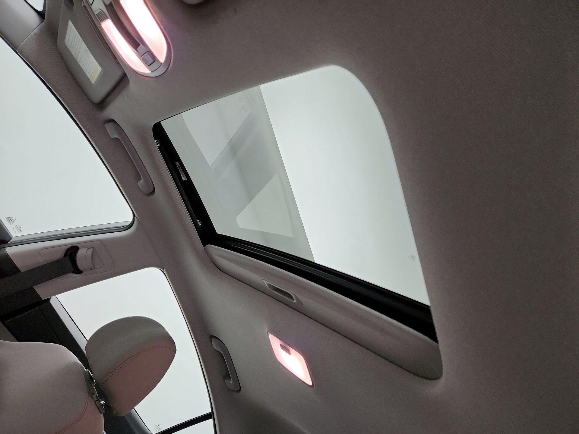 Thumbnail: 2018 Hyundai Elantra - 17