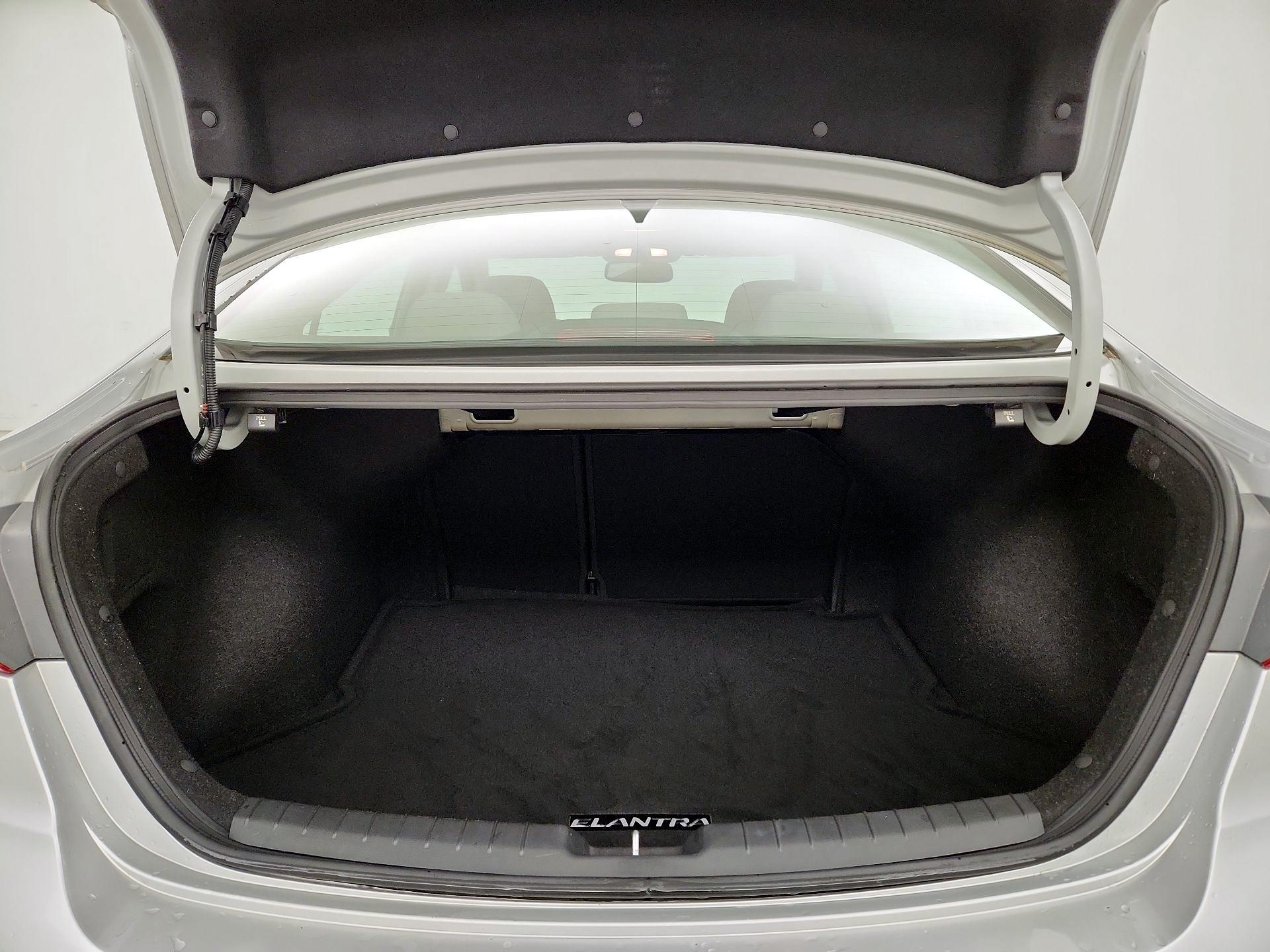 Thumbnail: 2018 Hyundai Elantra - 19