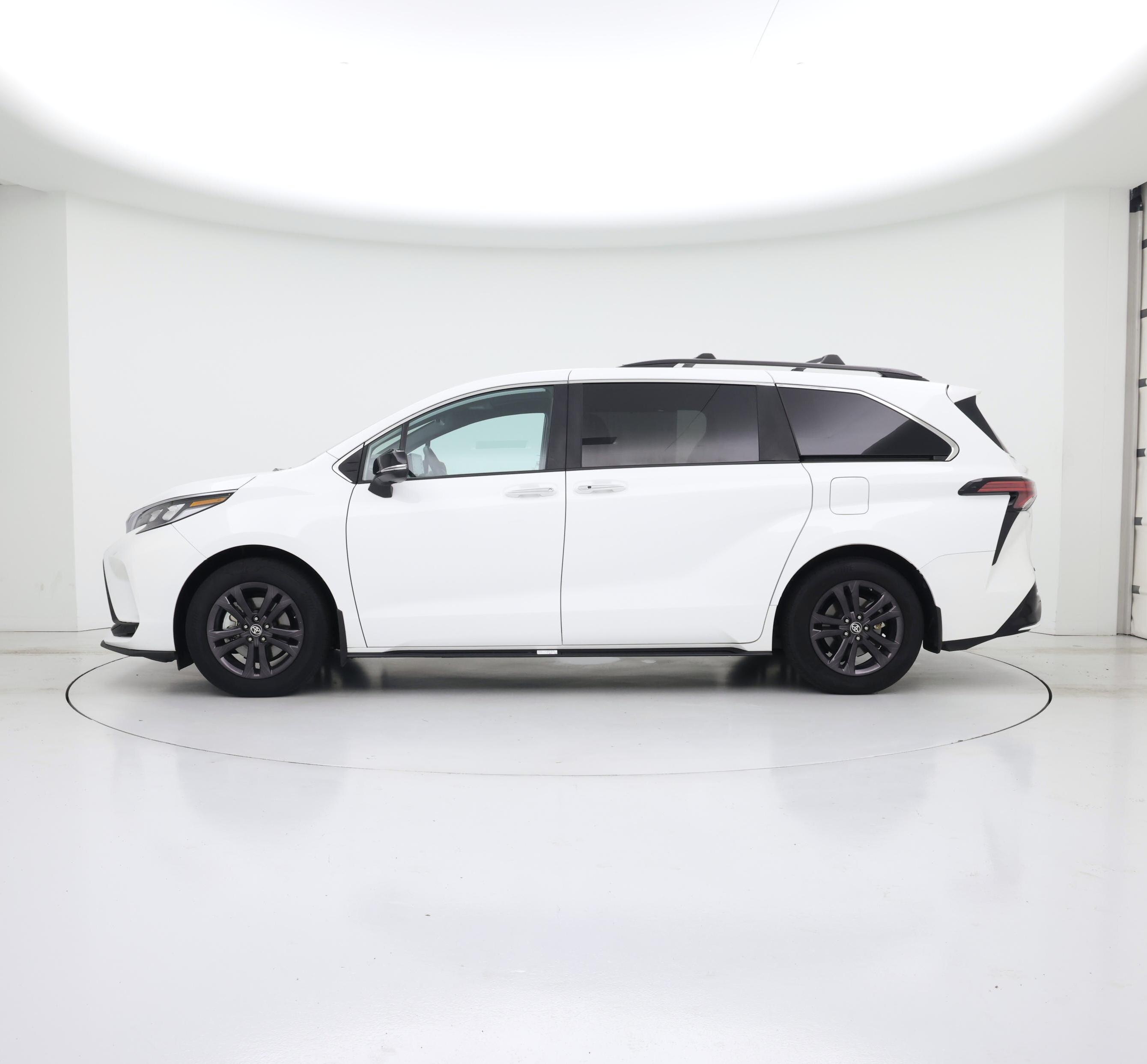 Thumbnail: 2024 Toyota Sienna - 3