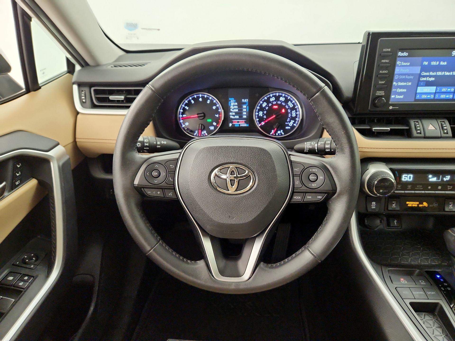 Thumbnail: 2020 Toyota RAV4 - 10