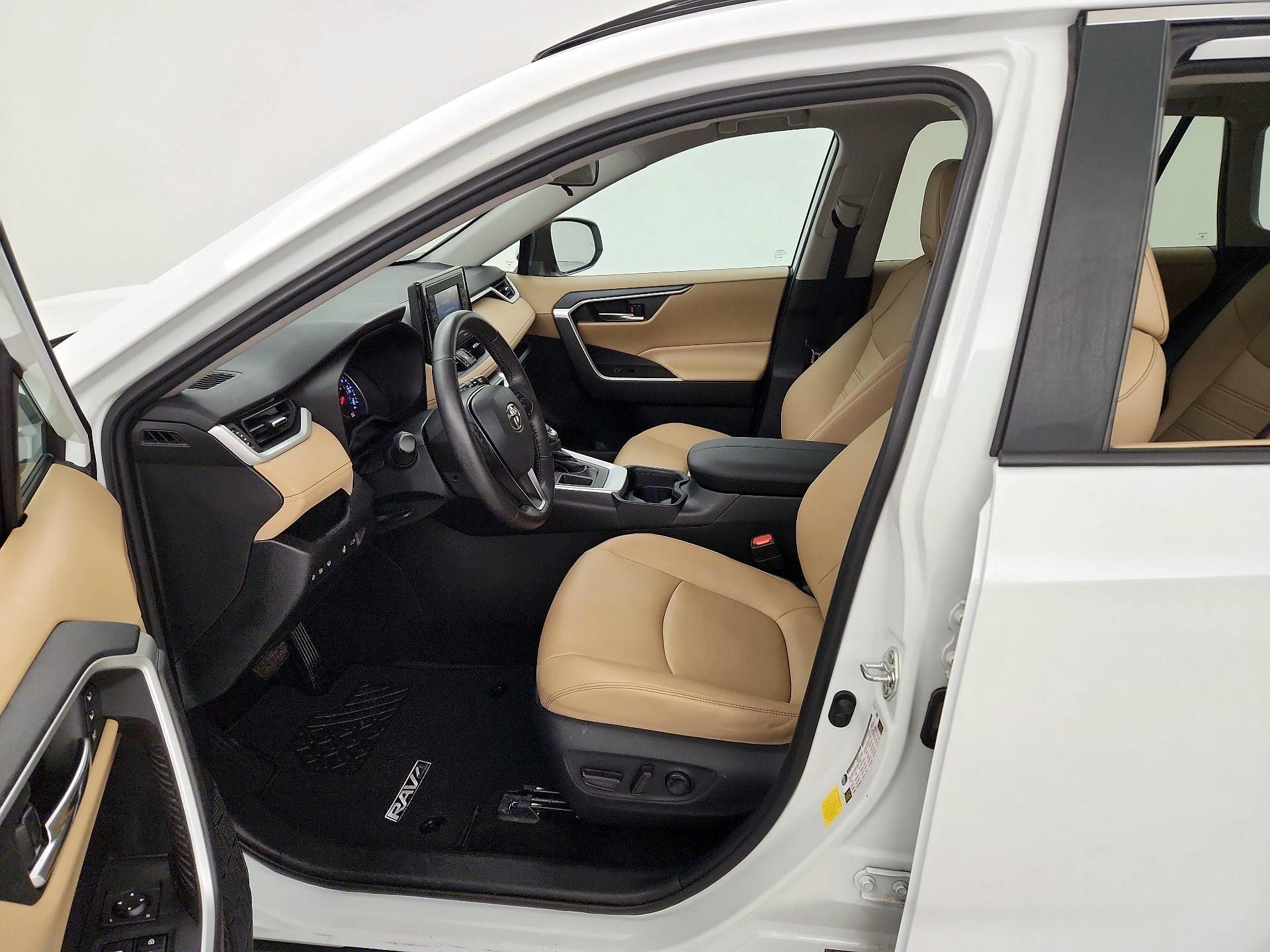 Thumbnail: 2020 Toyota RAV4 - 11