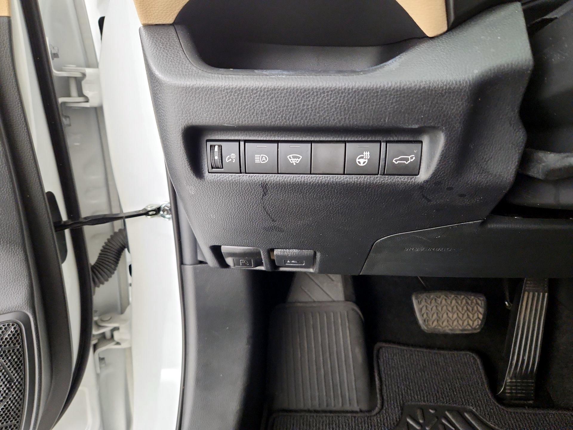 Thumbnail: 2020 Toyota RAV4 - 13