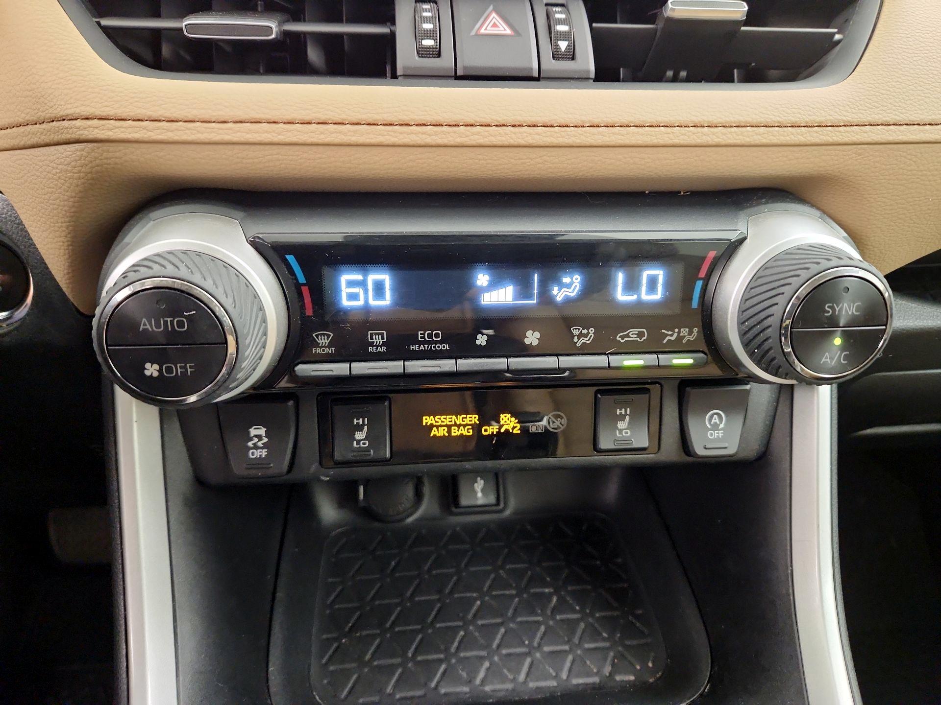 Thumbnail: 2020 Toyota RAV4 - 16