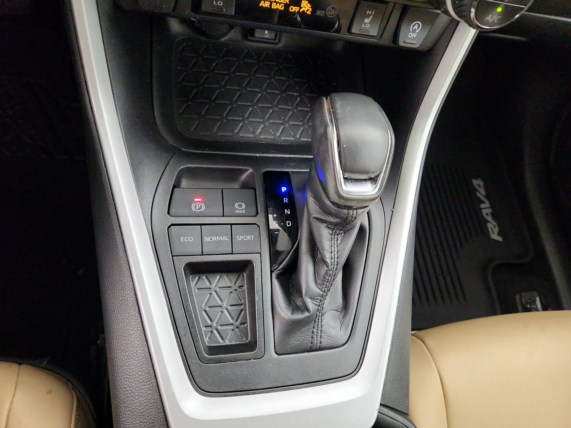 Thumbnail: 2020 Toyota RAV4 - 17