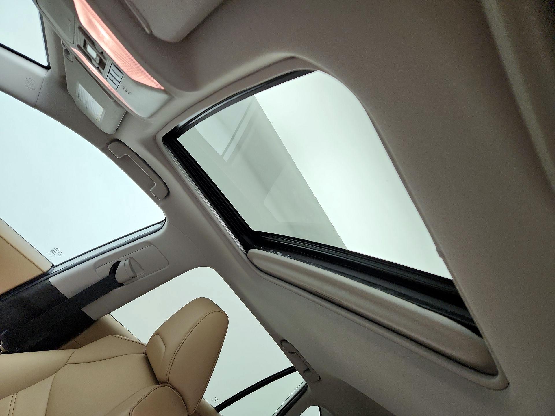 Thumbnail: 2020 Toyota RAV4 - 19