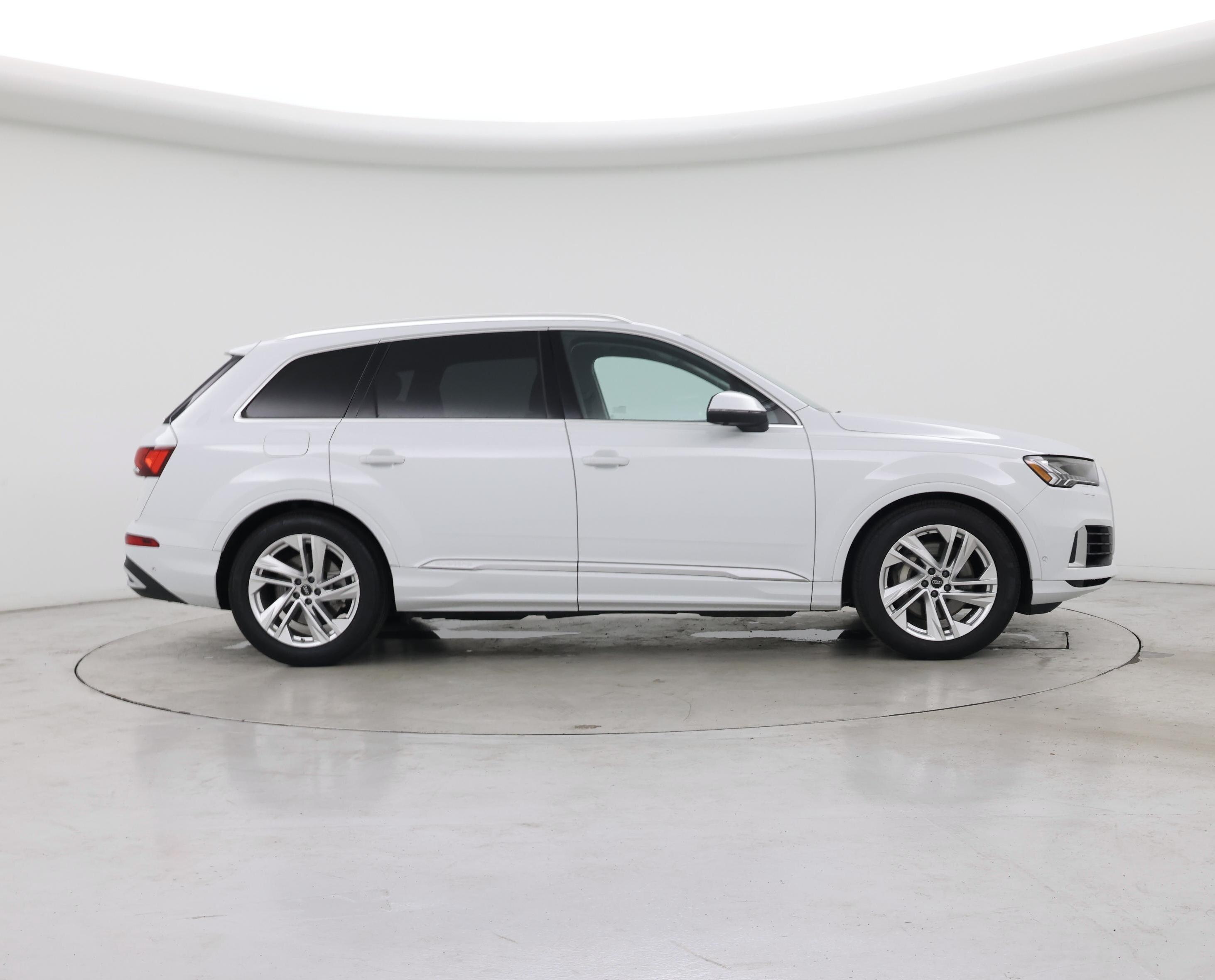 Thumbnail: 2023 Audi Q7 - 7