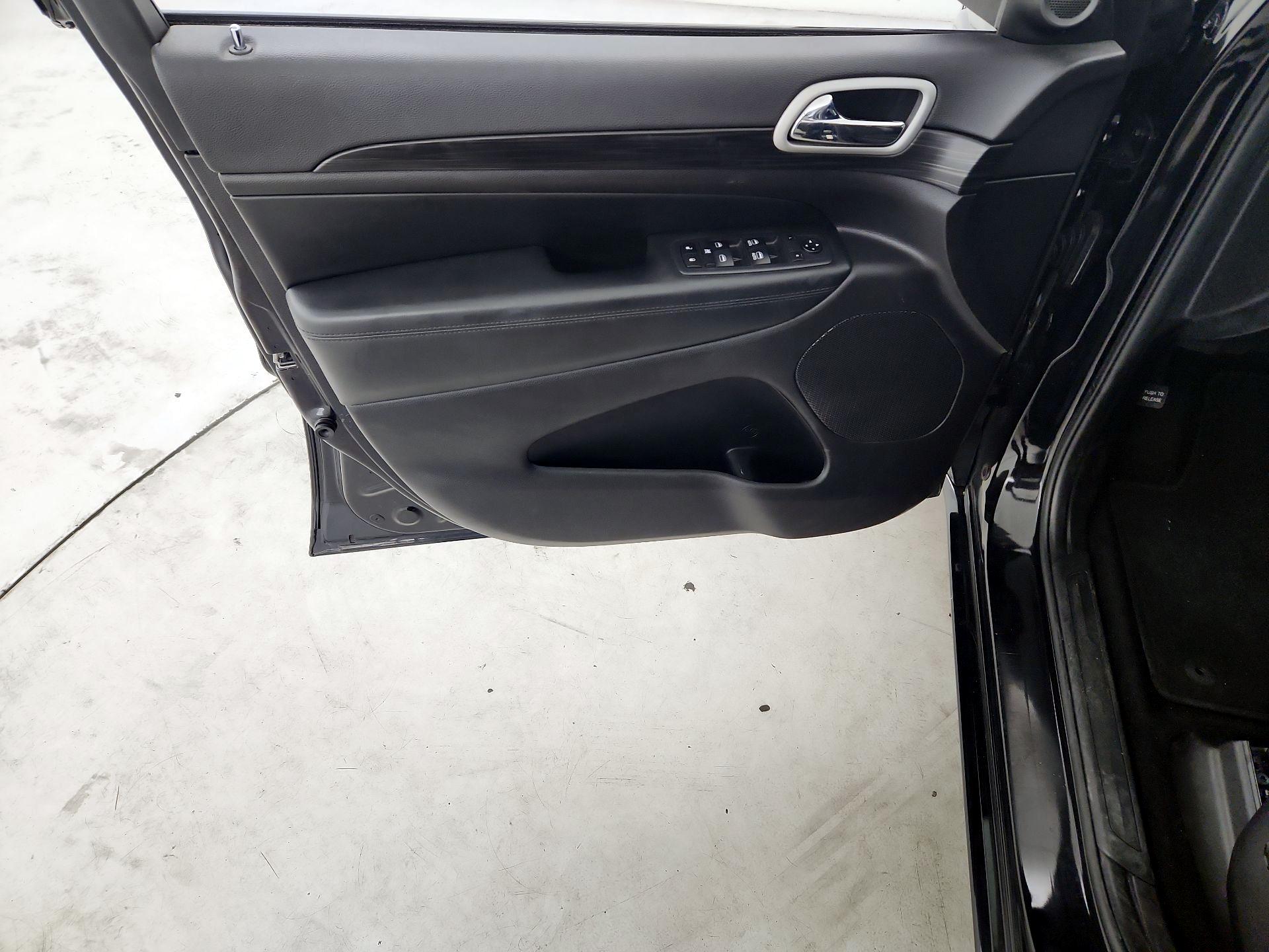 Thumbnail: 2021 Jeep Grand Cherokee - 12