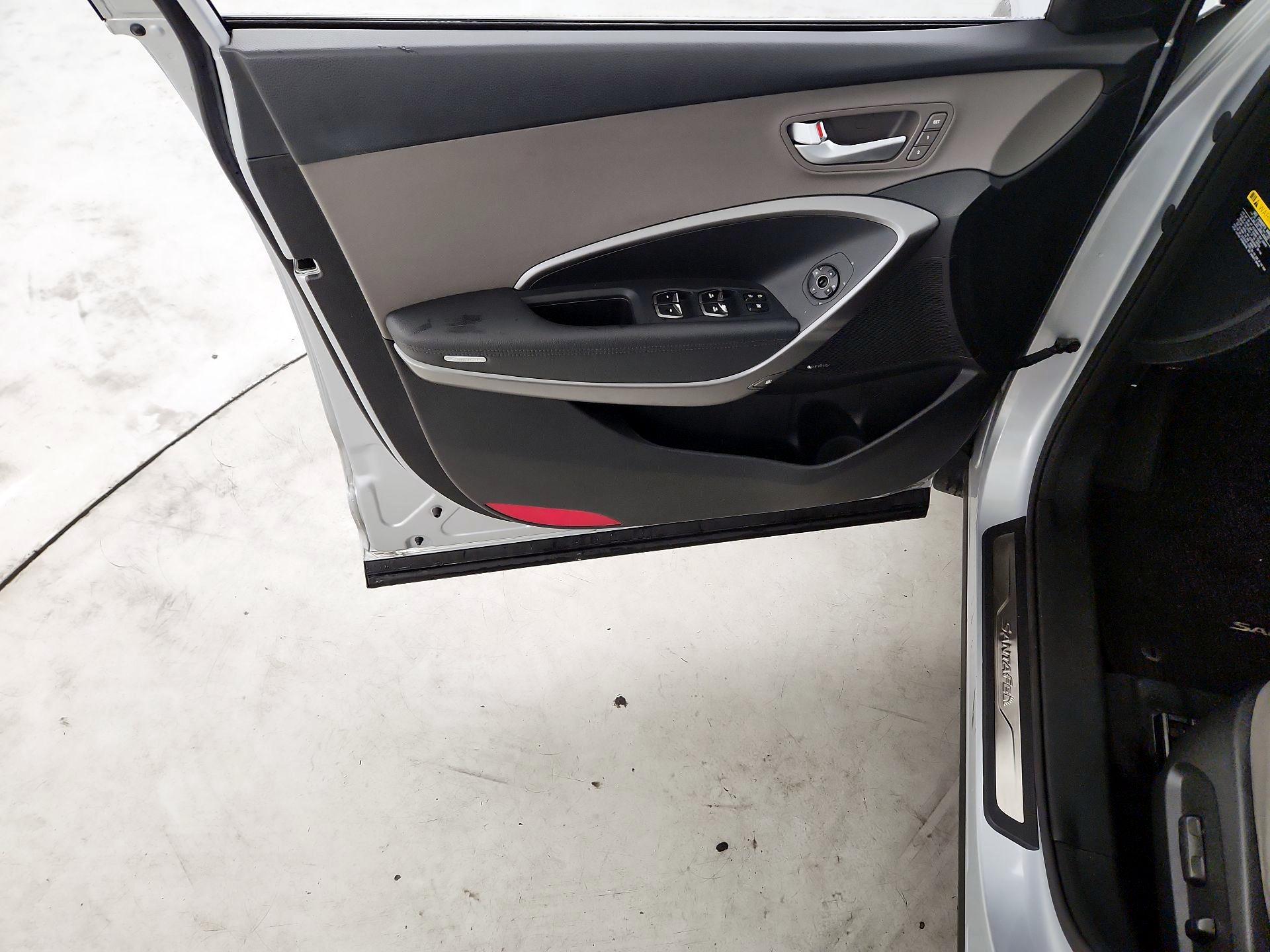 Thumbnail: 2017 Hyundai Santa Fe - 12