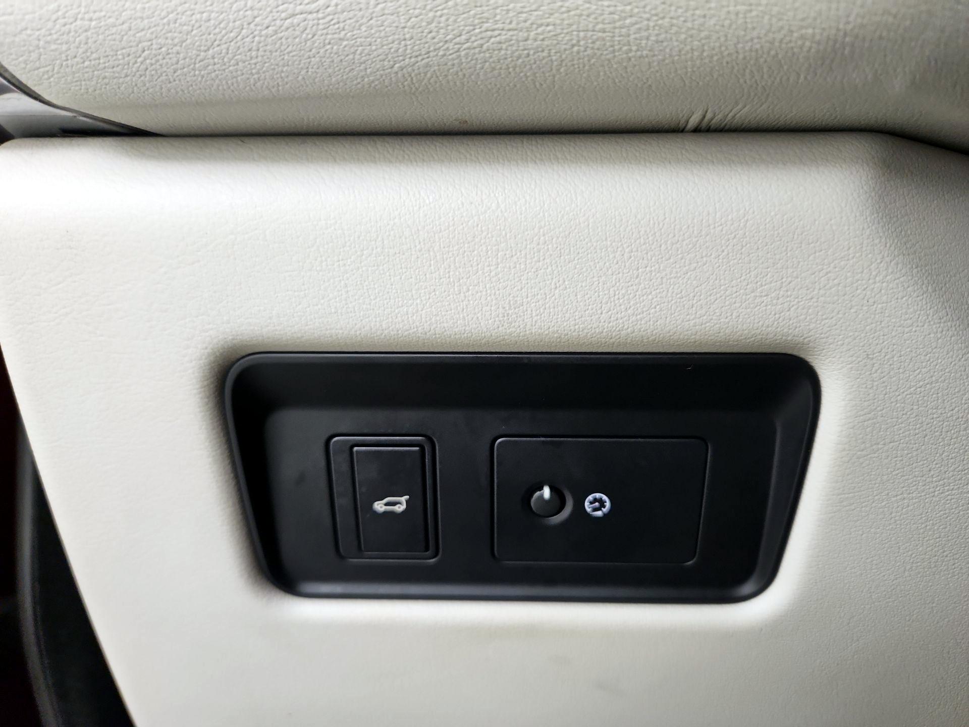 Thumbnail: 2021 Jaguar F-Pace - 13