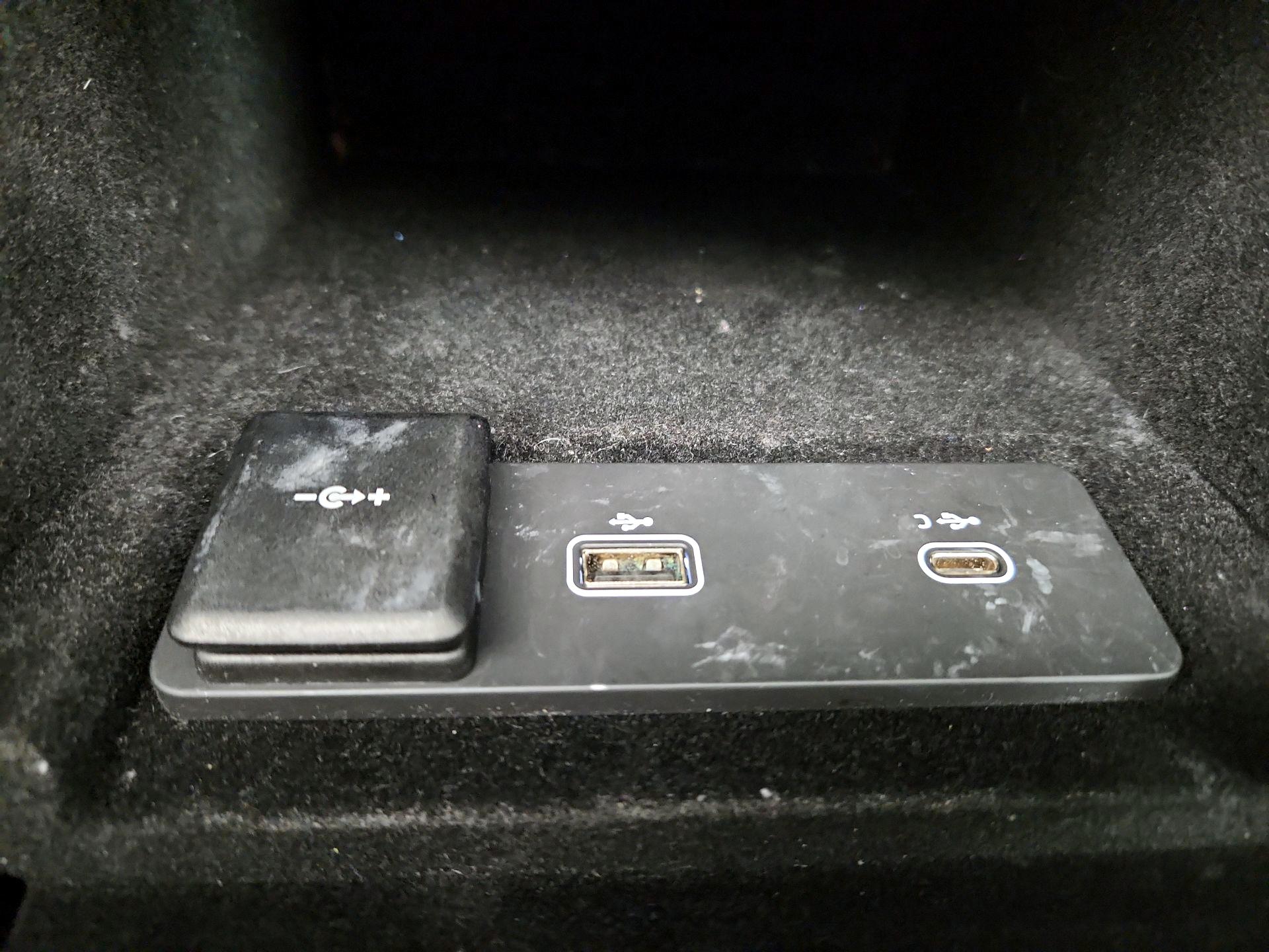 Thumbnail: 2021 Jaguar F-Pace - 19