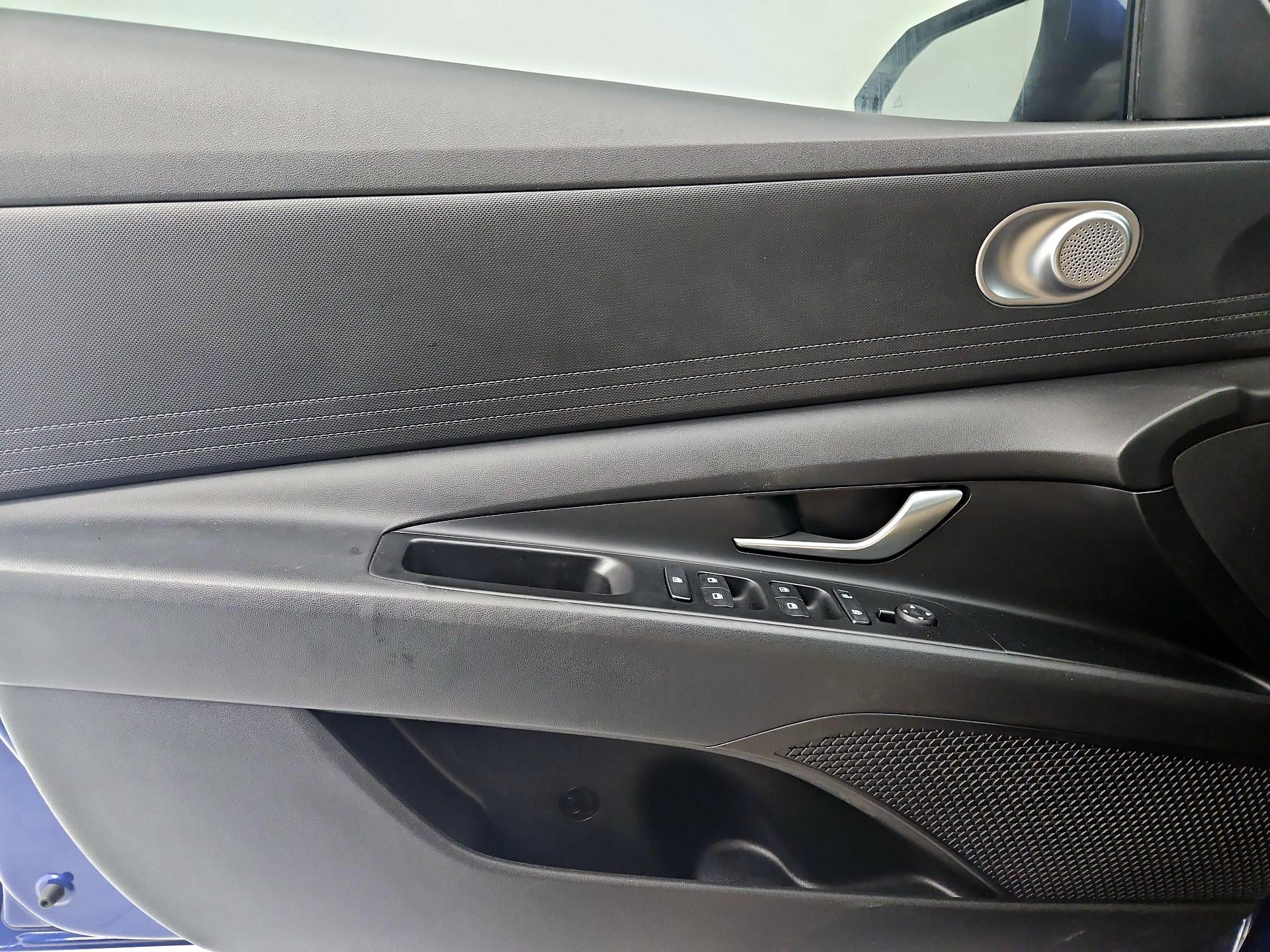 Thumbnail: 2021 Hyundai Elantra - 12