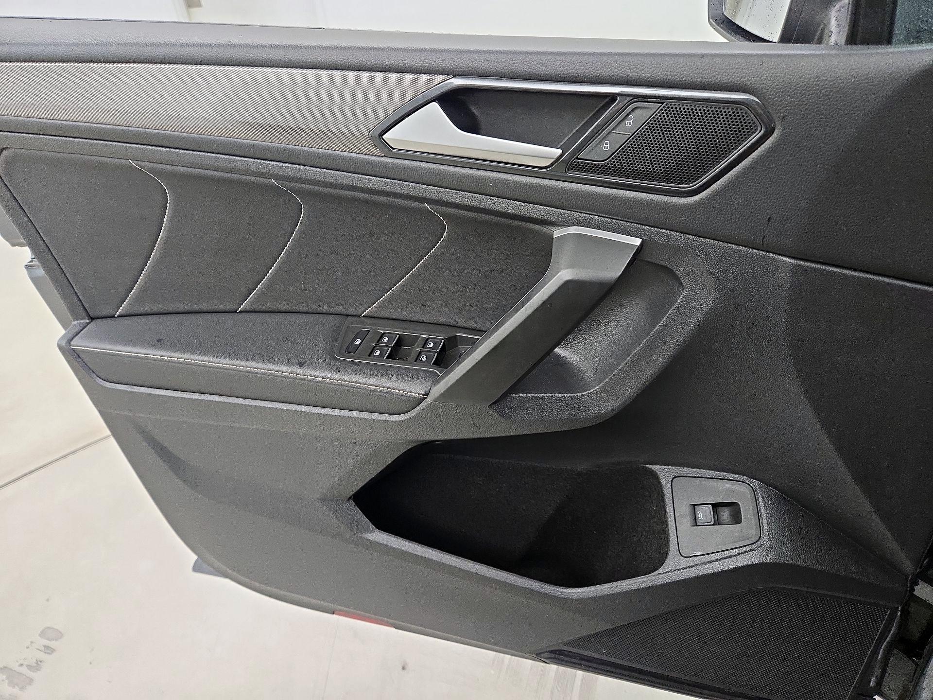 Thumbnail: 2024 Volkswagen Tiguan - 12