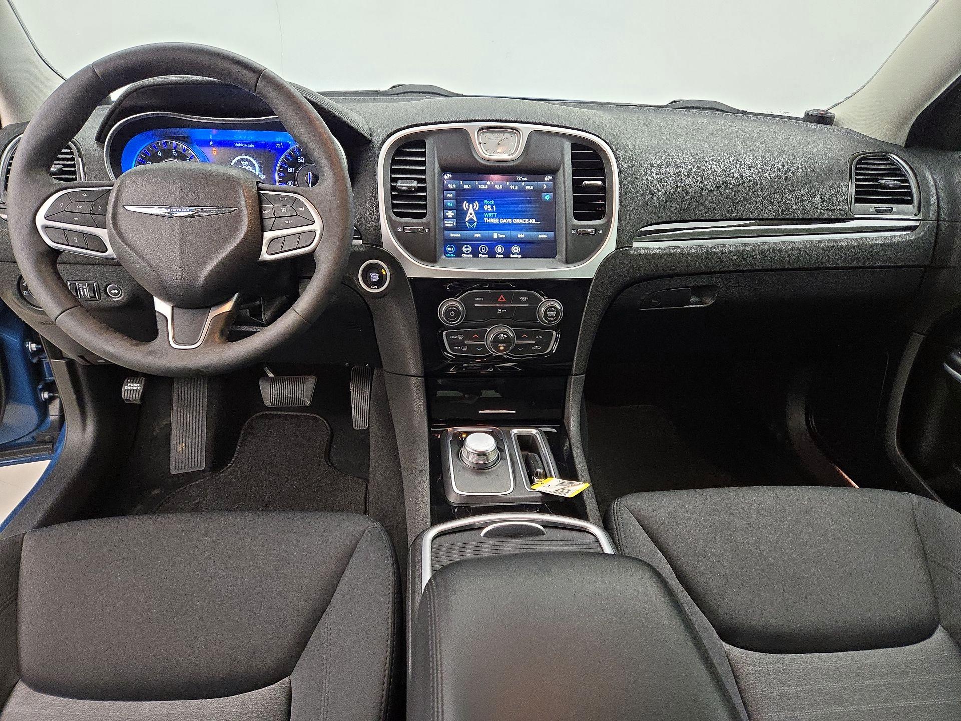 Thumbnail: 2023 Chrysler 300 - 9