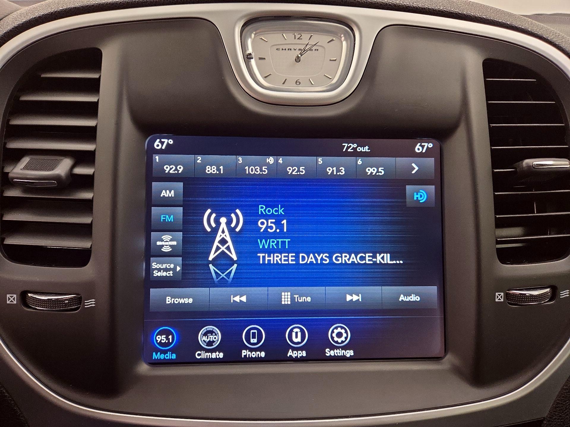 Thumbnail: 2023 Chrysler 300 - 15