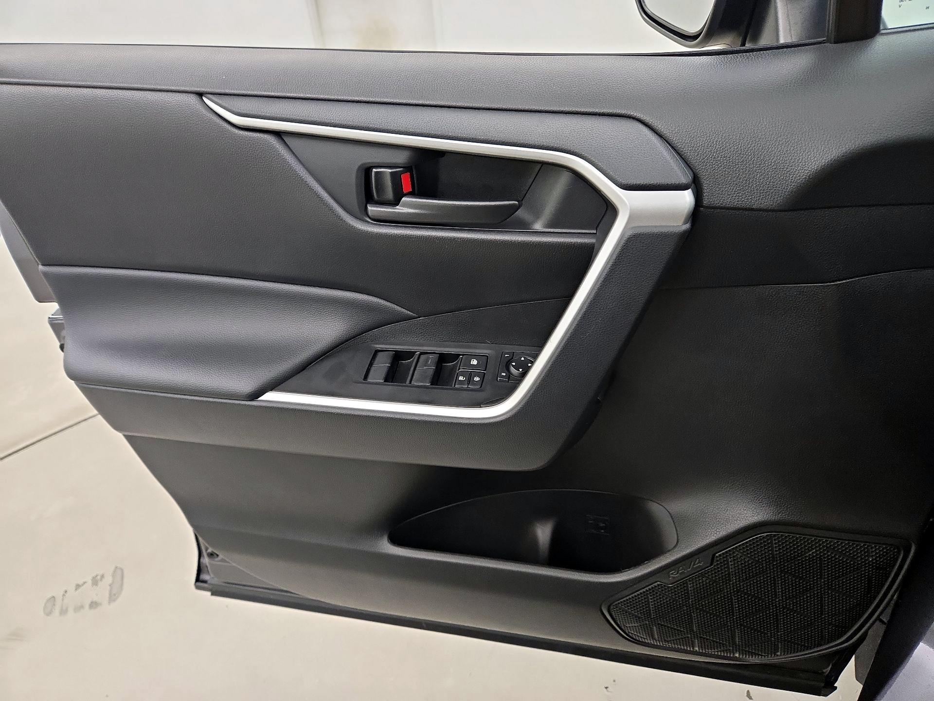 Thumbnail: 2025 Toyota RAV4 - 12