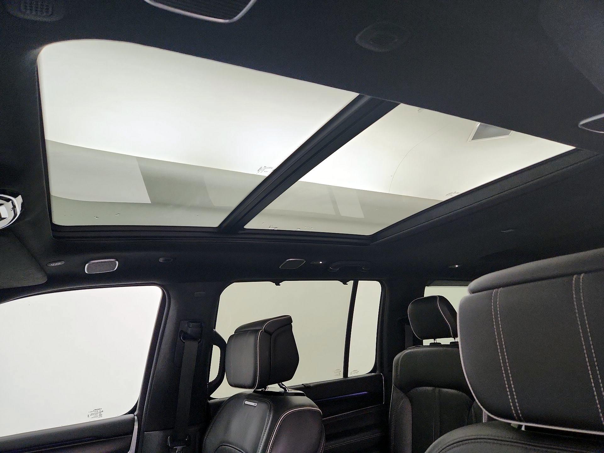 Thumbnail: 2024 Jeep Grand Wagoneer L - 20