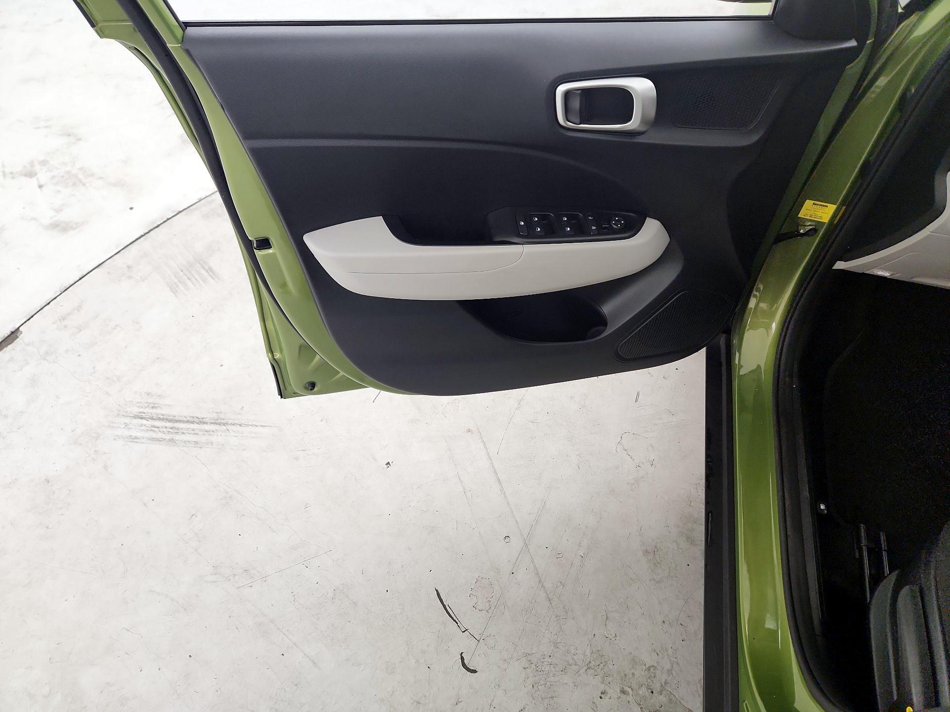 Thumbnail: 2023 Hyundai Venue - 12