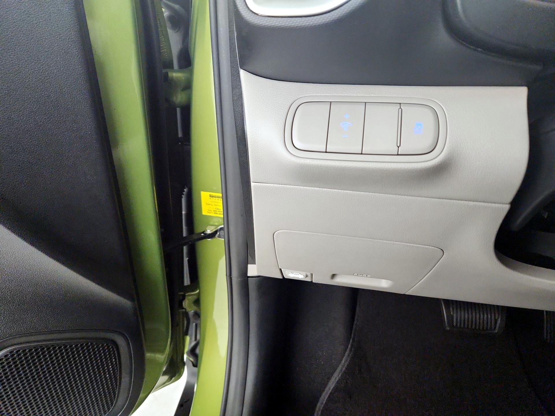 Thumbnail: 2023 Hyundai Venue - 13