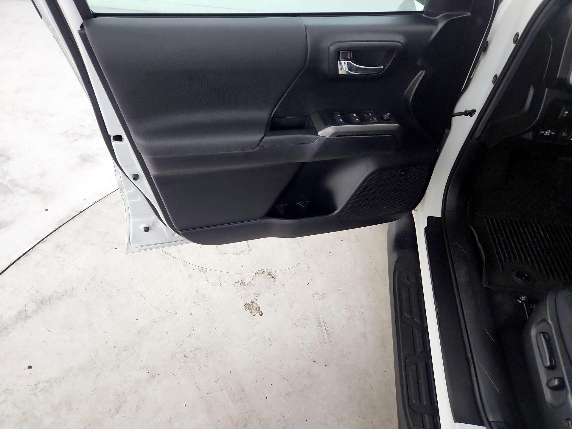 Thumbnail: 2021 Toyota Tacoma - 12