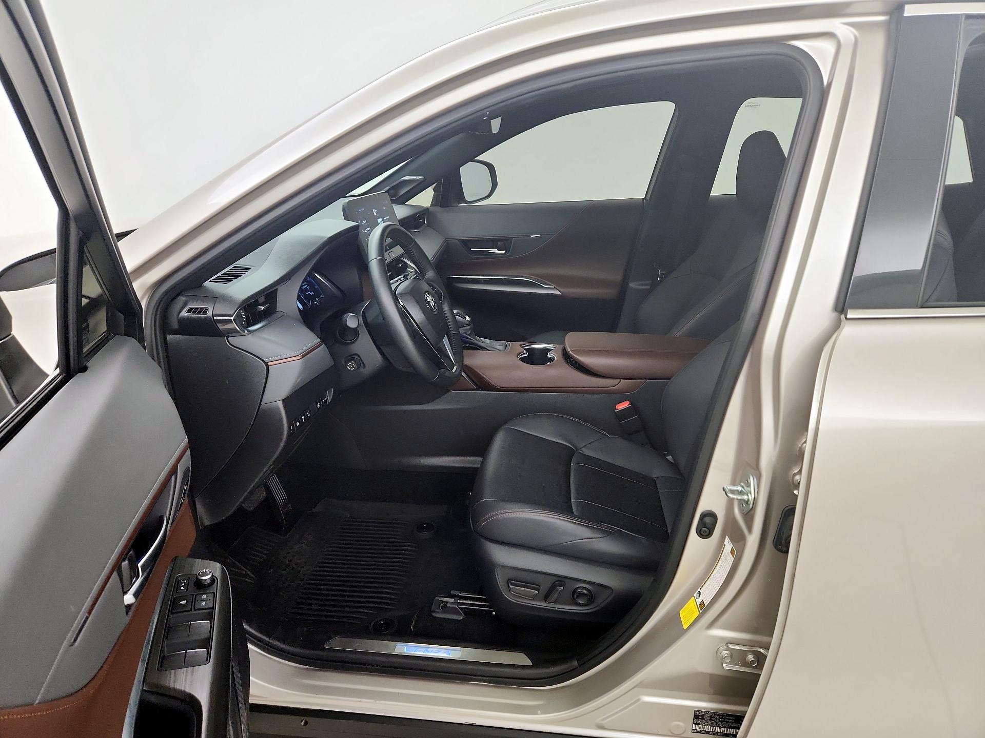 Thumbnail: 2023 Toyota Venza - 11