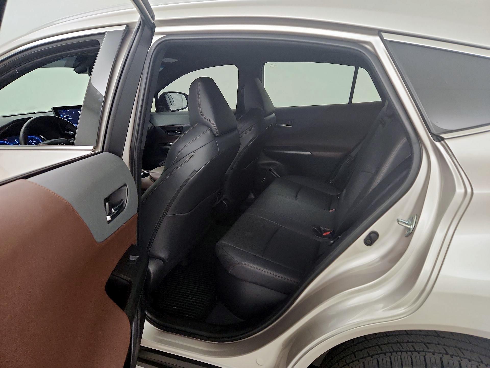 Thumbnail: 2023 Toyota Venza - 19