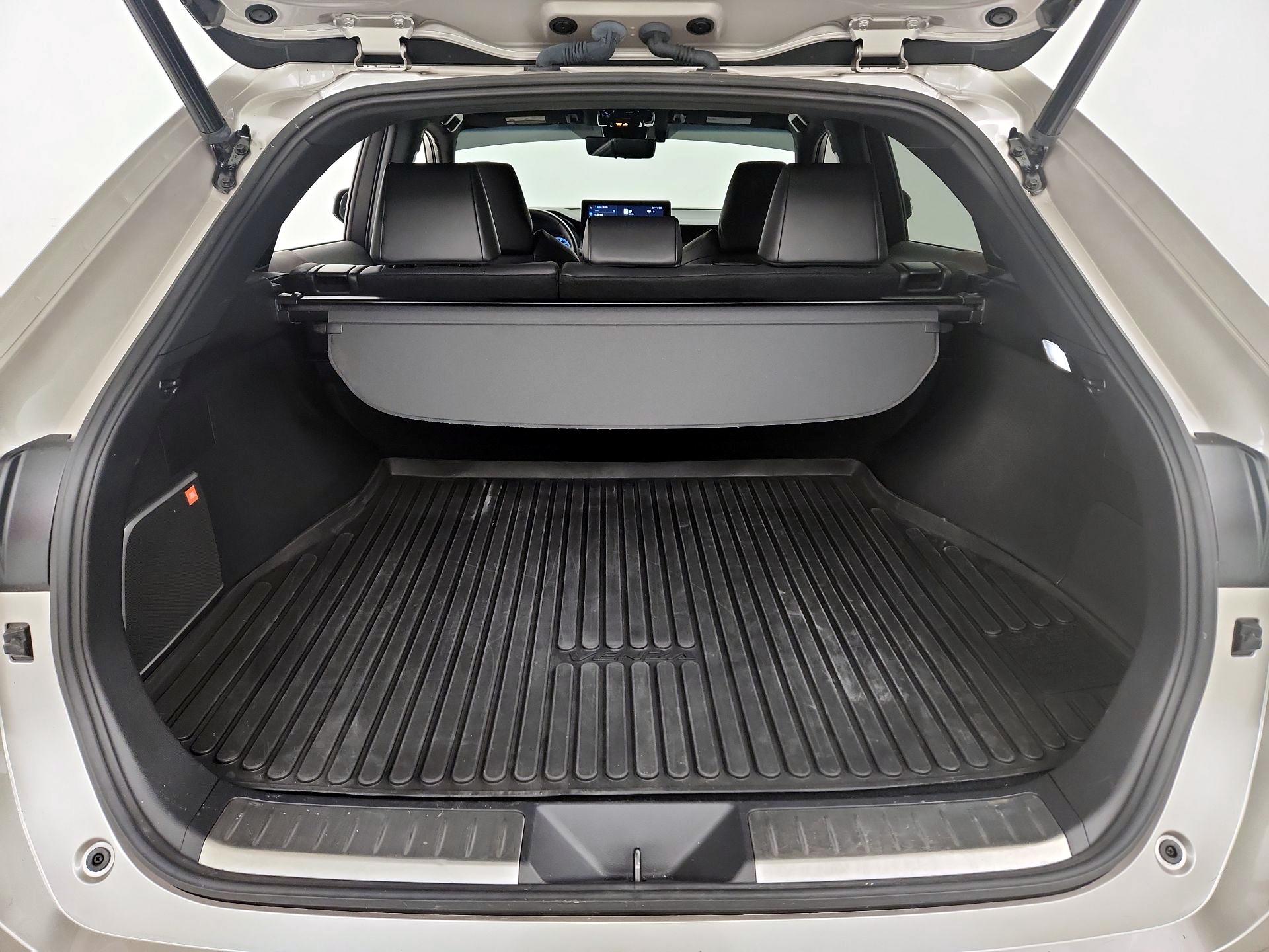 Thumbnail: 2023 Toyota Venza - 20