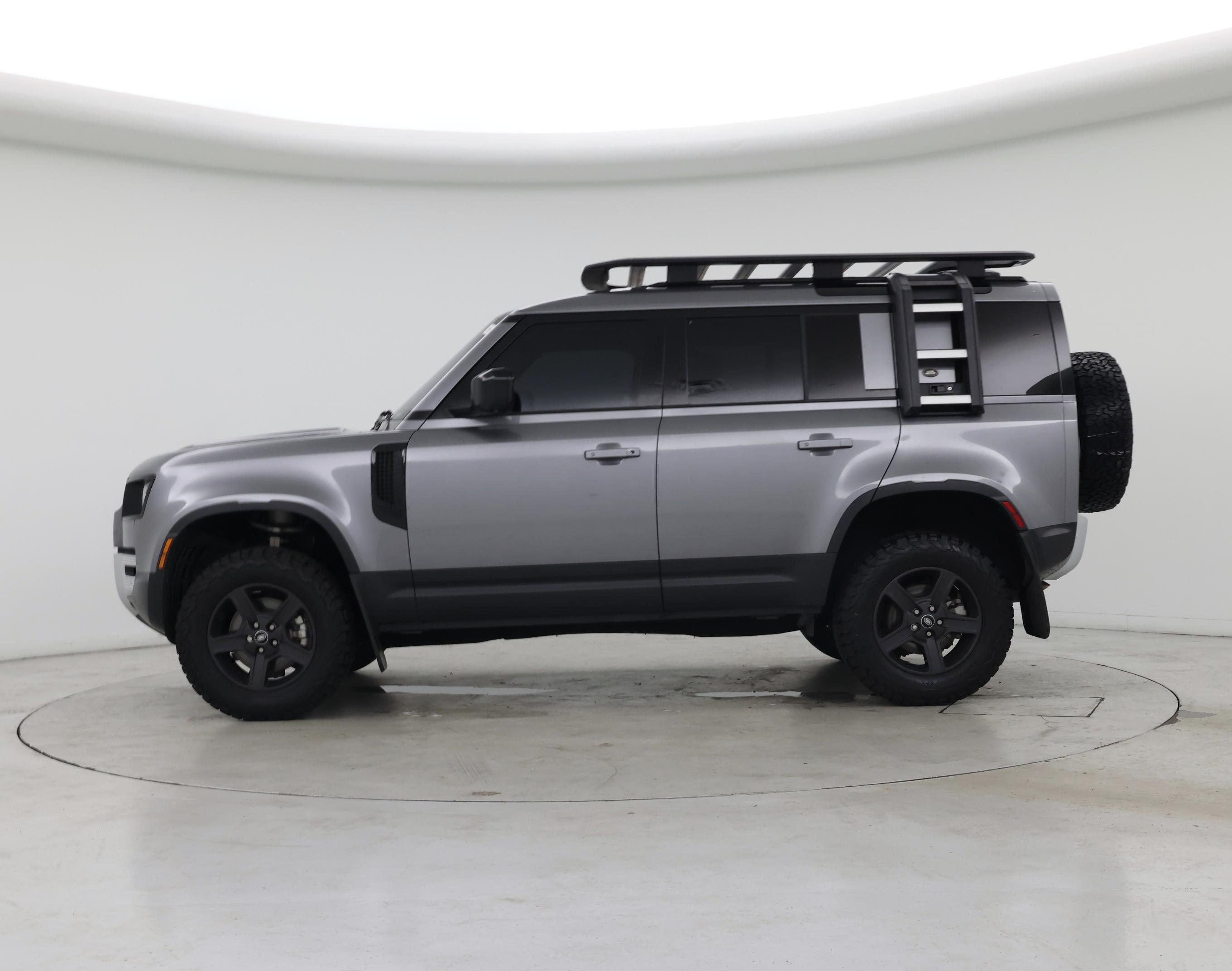 Thumbnail: 2022 Land Rover Defender - 3