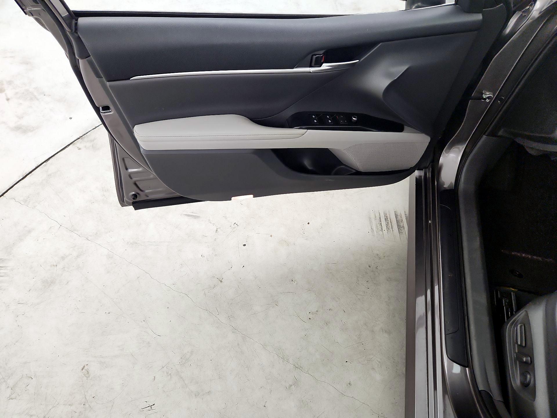 Thumbnail: 2020 Toyota Camry - 12