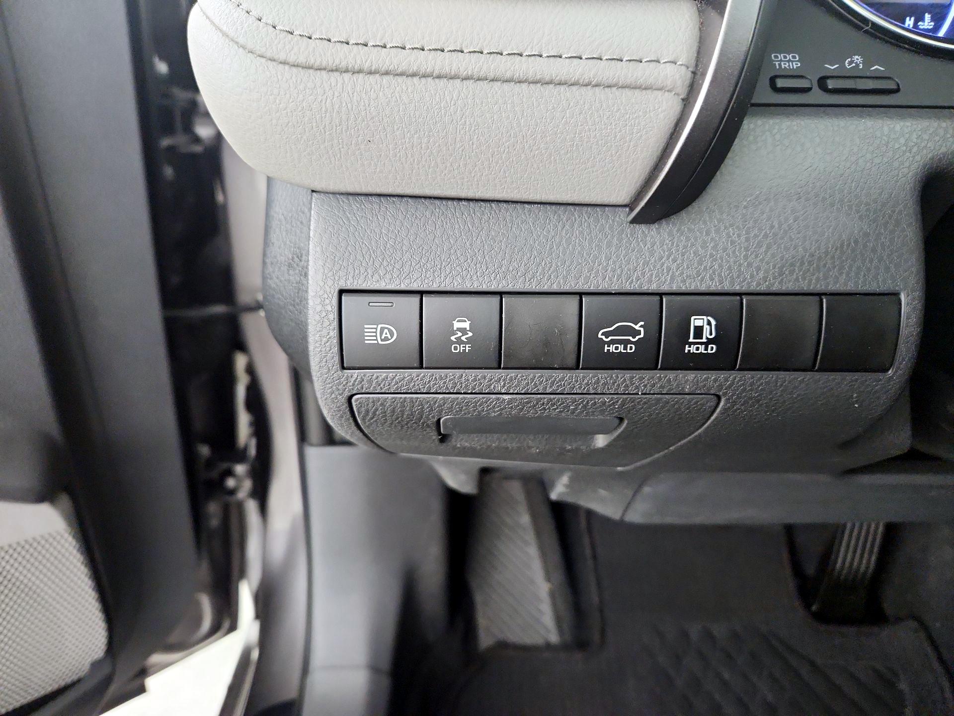 Thumbnail: 2020 Toyota Camry - 13