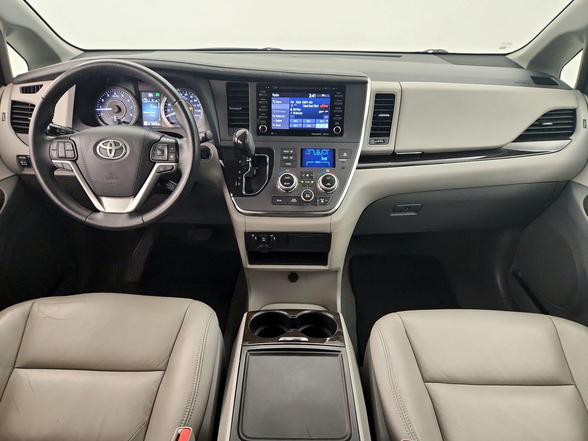 Thumbnail: 2019 Toyota Sienna - 9