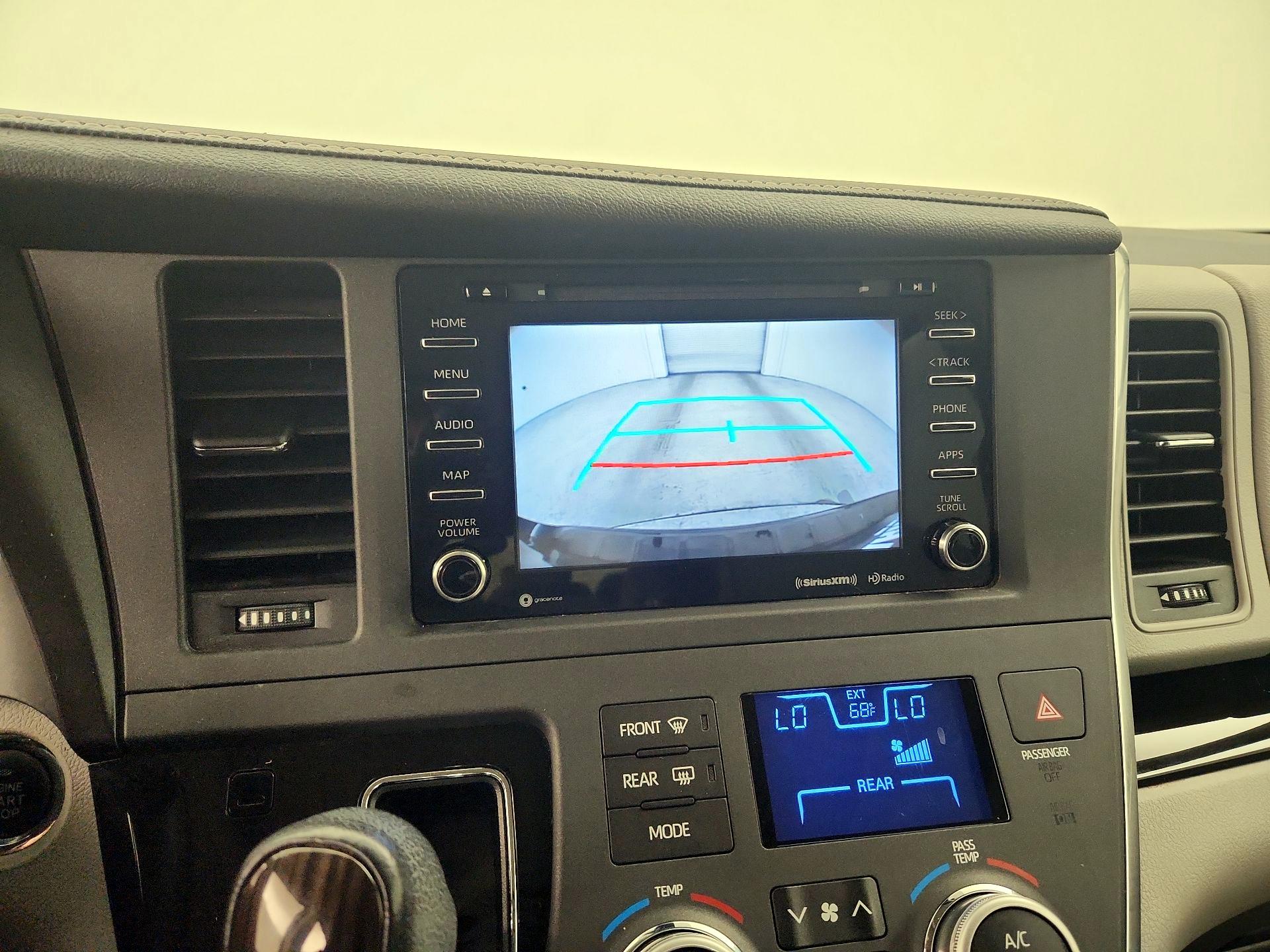 Thumbnail: 2019 Toyota Sienna - 14