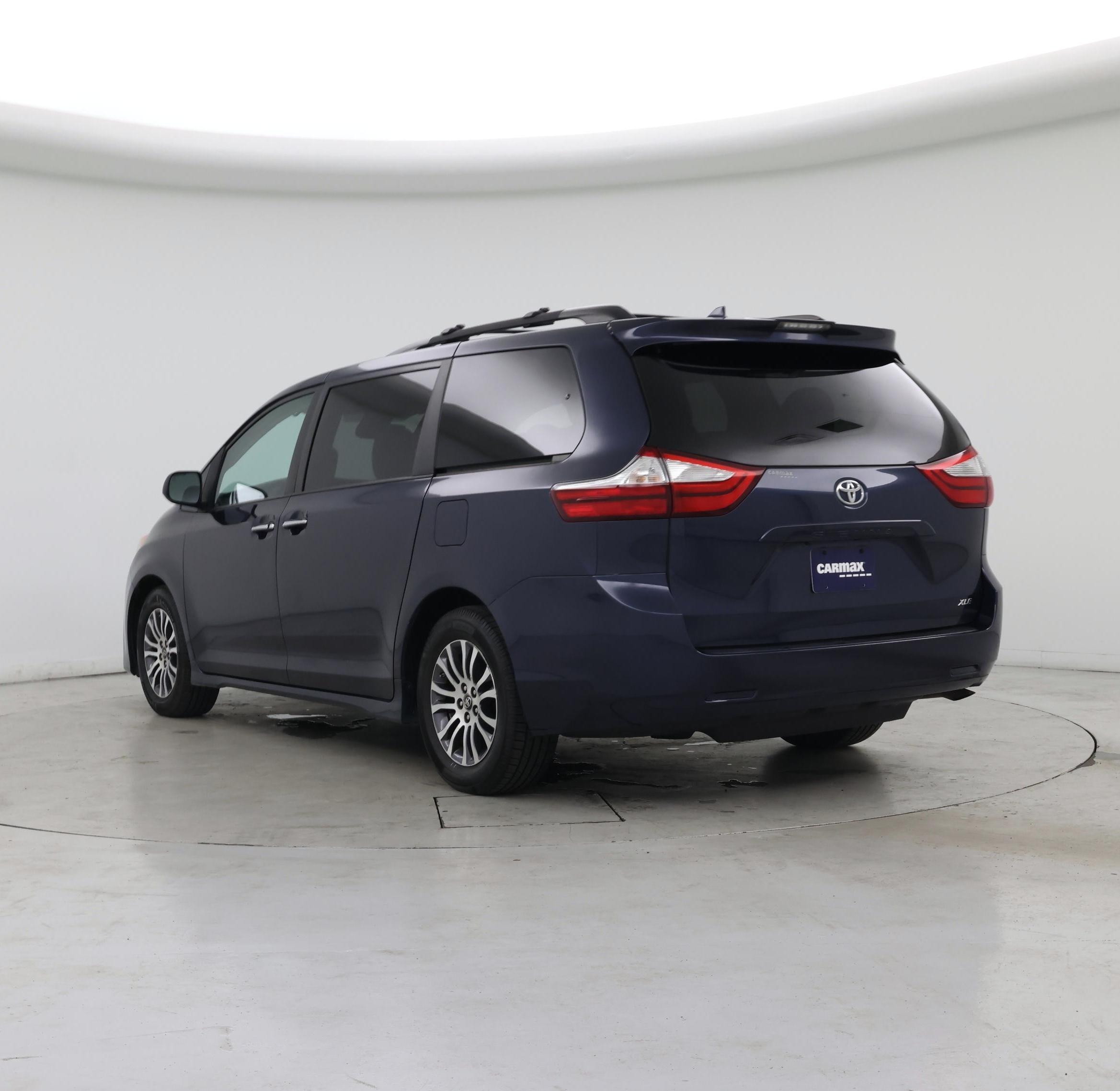 Thumbnail: 2019 Toyota Sienna - 2
