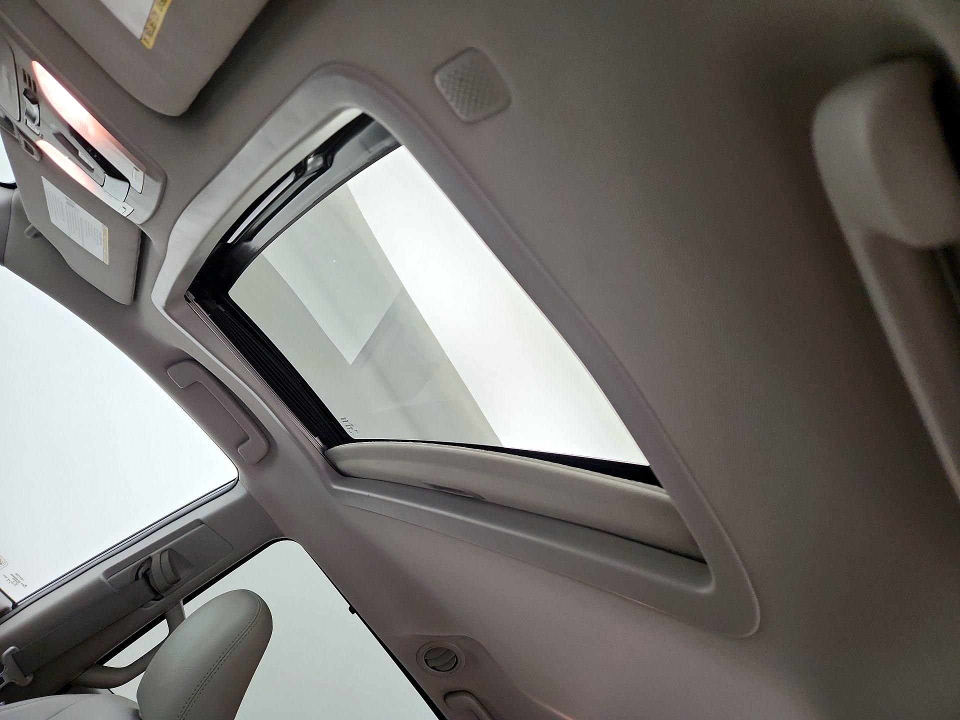 Thumbnail: 2019 Toyota Sienna - 19