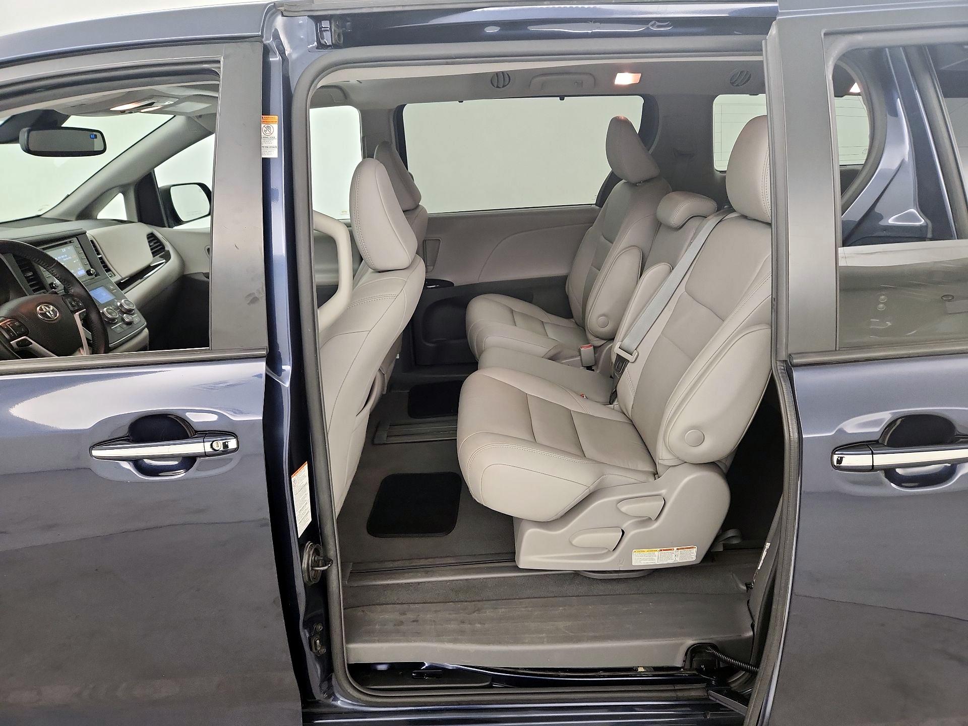 Thumbnail: 2019 Toyota Sienna - 20