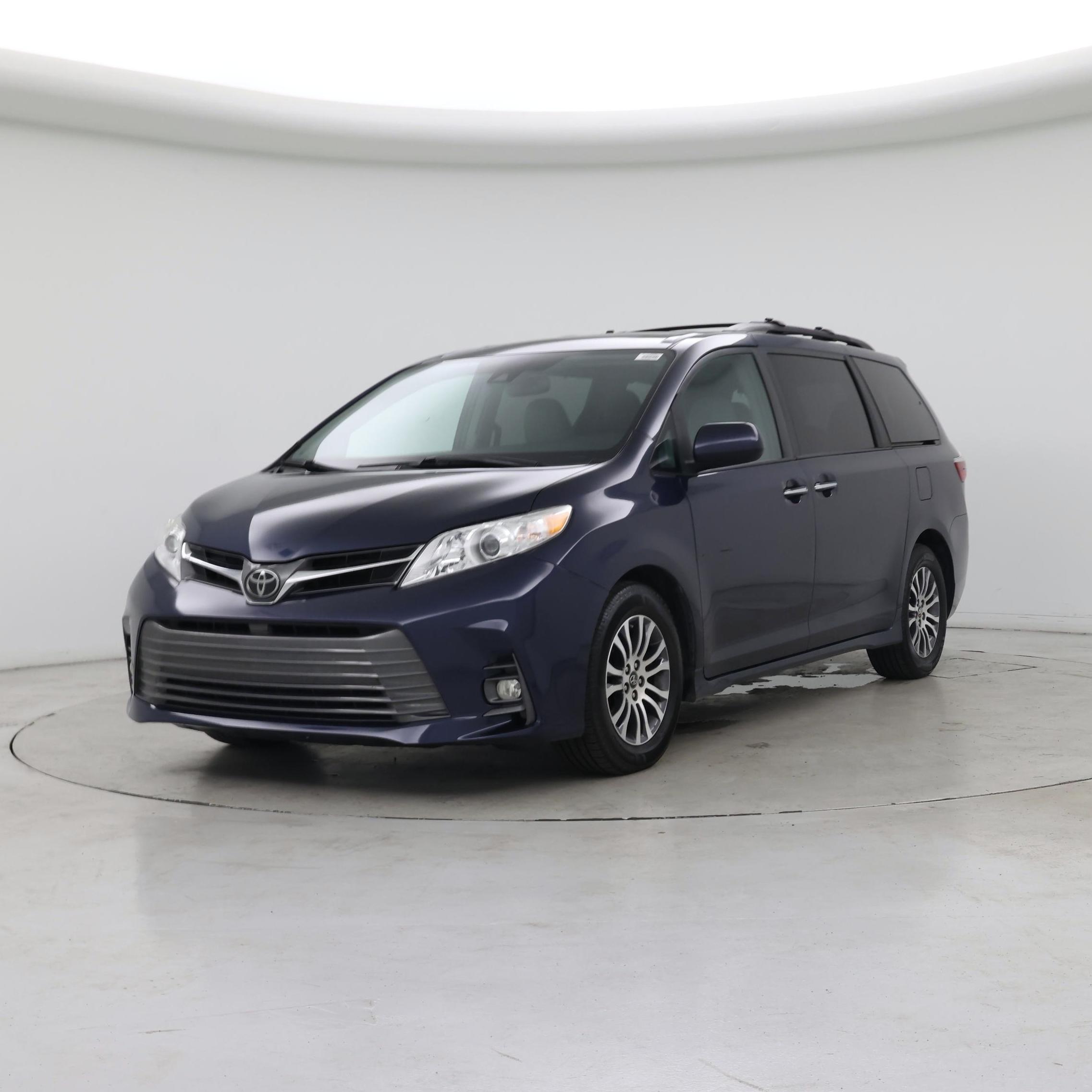 Thumbnail: 2019 Toyota Sienna - 4