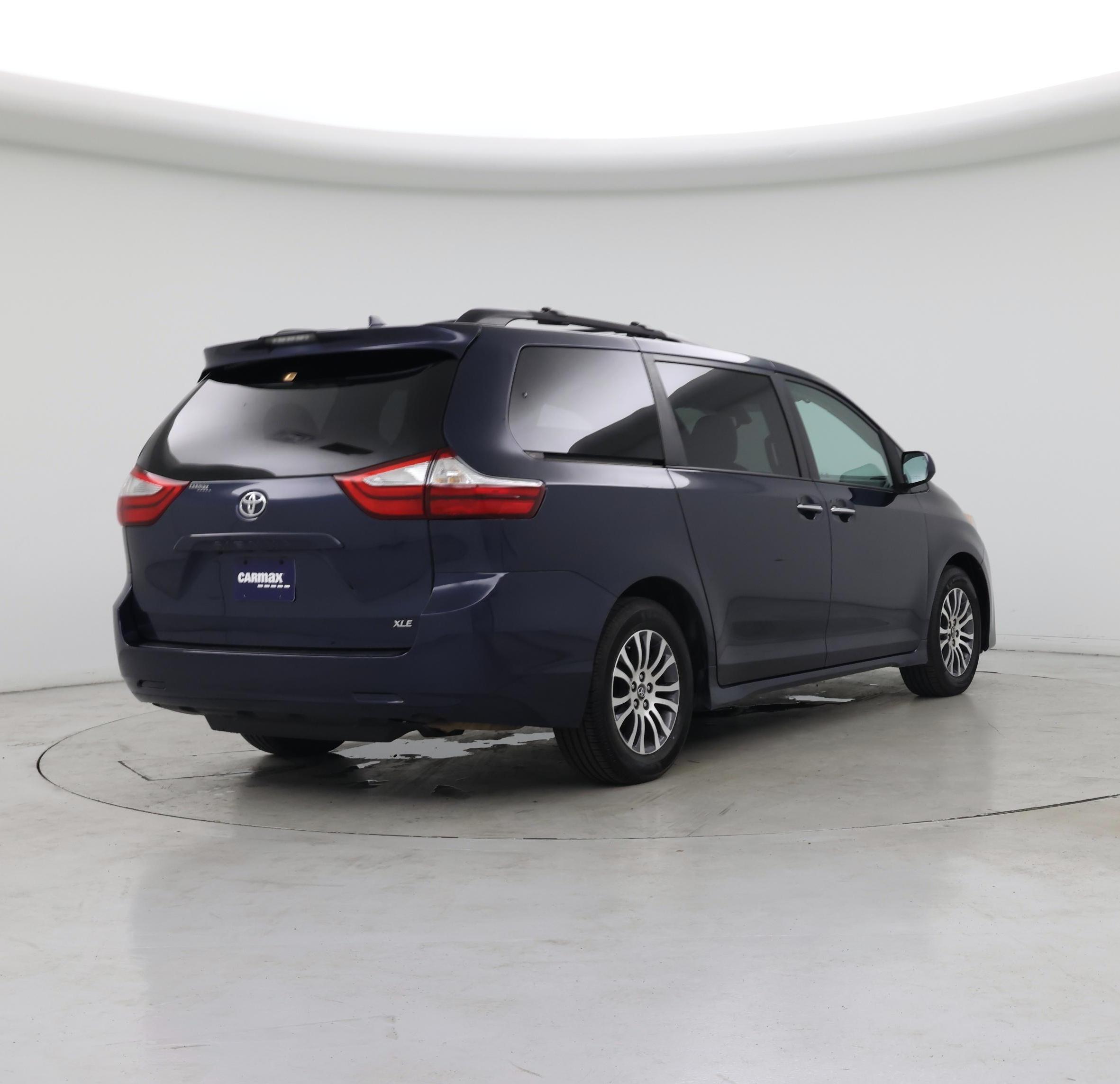 Thumbnail: 2019 Toyota Sienna - 8