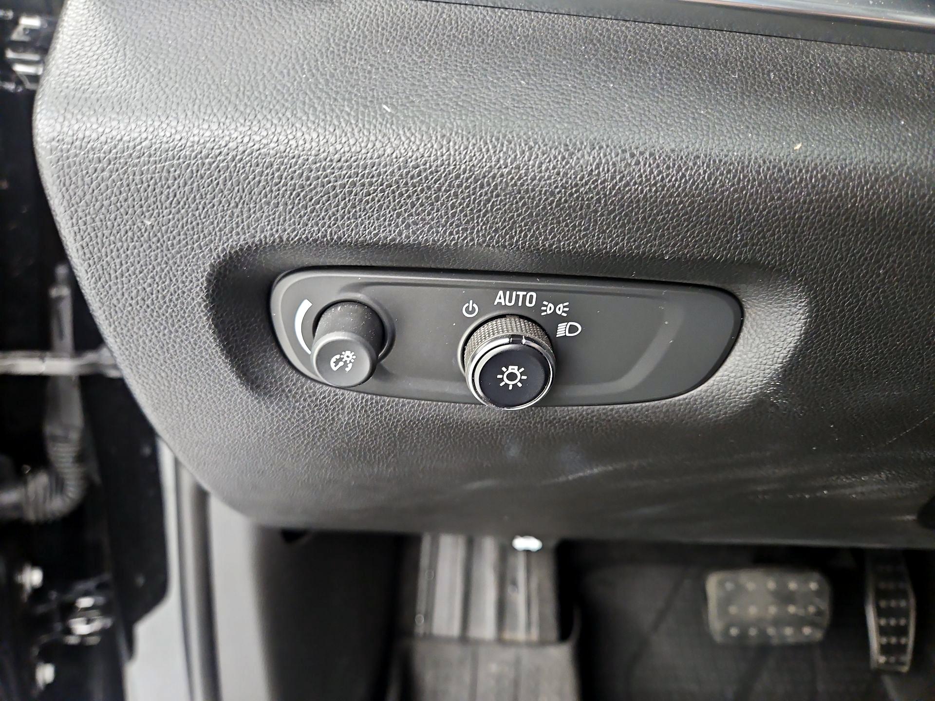 Thumbnail: 2020 Chevrolet Traverse - 13