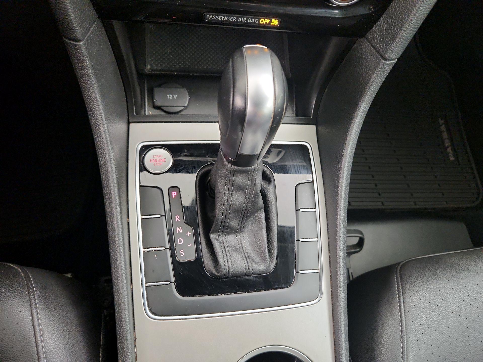 Thumbnail: 2021 Volkswagen Passat - 17