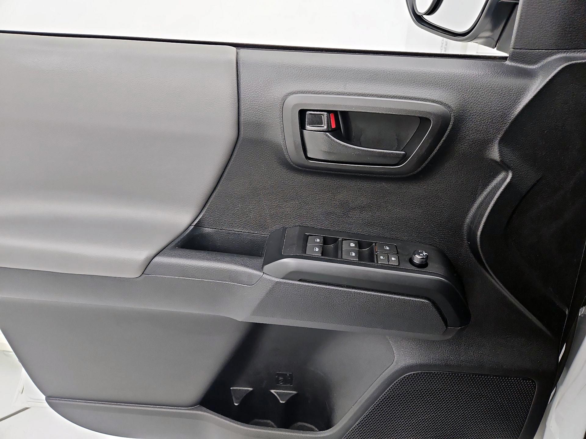 Thumbnail: 2022 Toyota Tacoma - 12