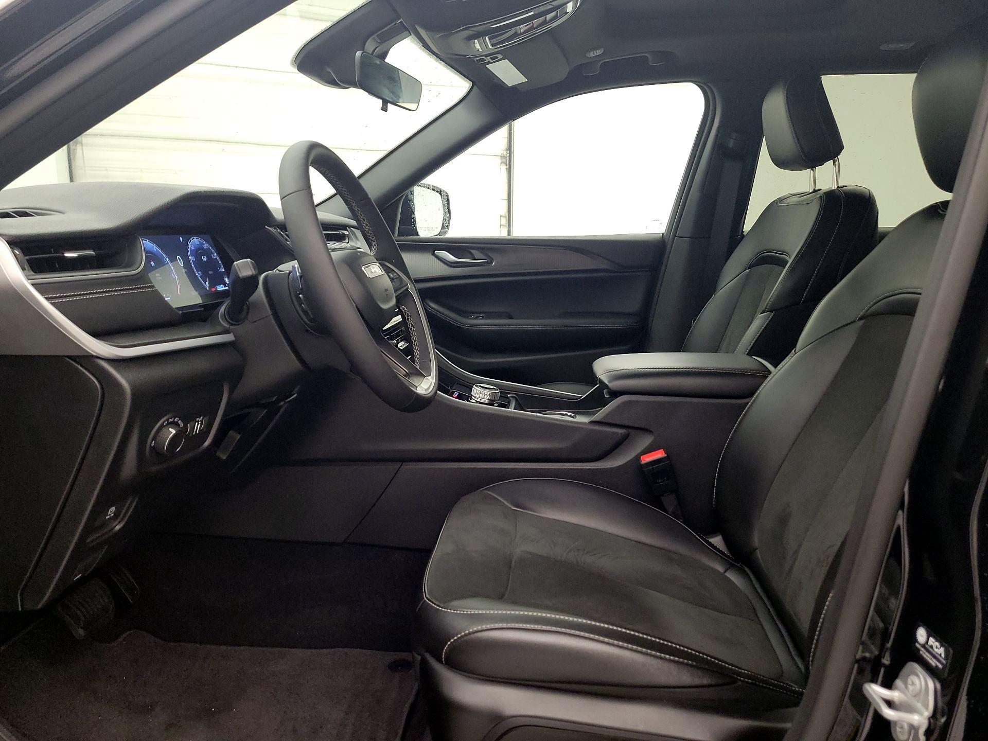 Thumbnail: 2025 Jeep Grand Cherokee - 11