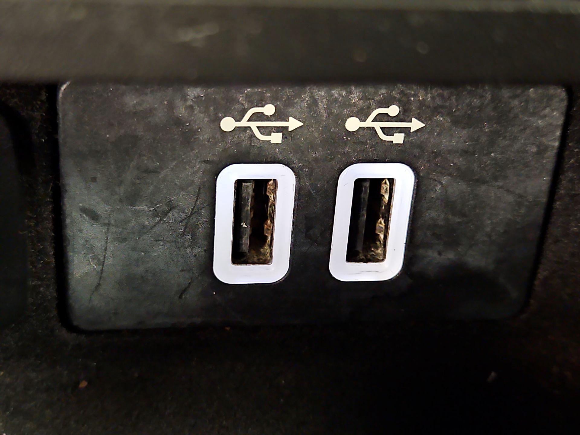 Thumbnail: 2017 Lincoln MKC - 18