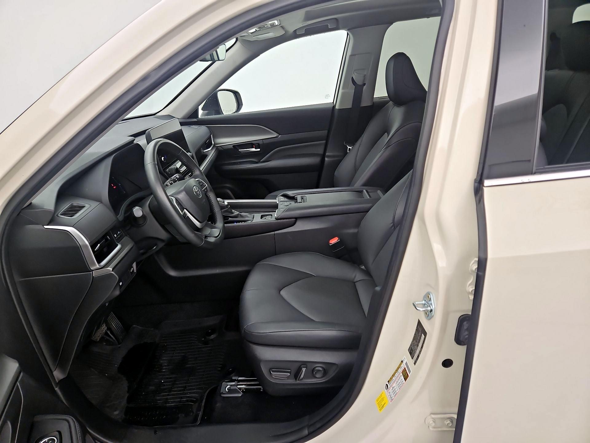 Thumbnail: 2024 Toyota Highlander - 11