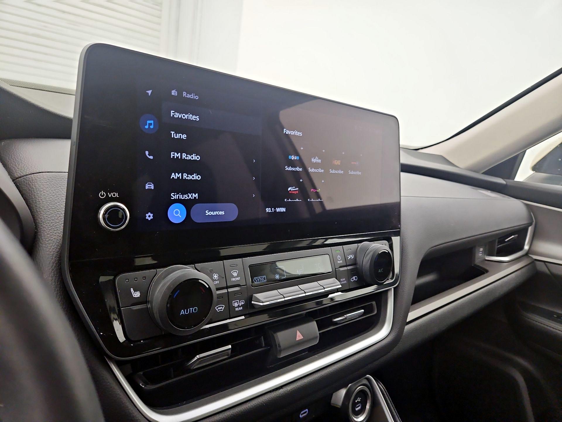 Thumbnail: 2024 Toyota Highlander - 15