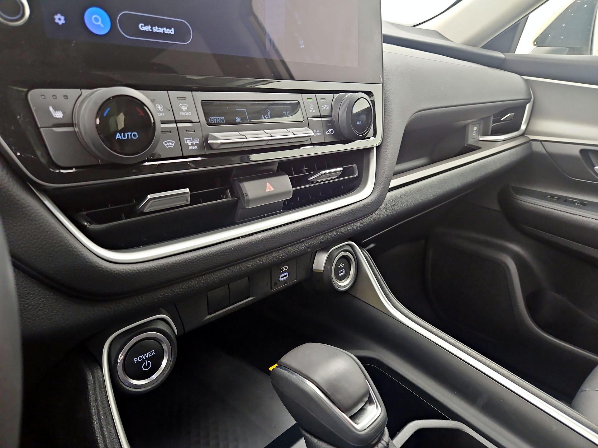 Thumbnail: 2024 Toyota Highlander - 16