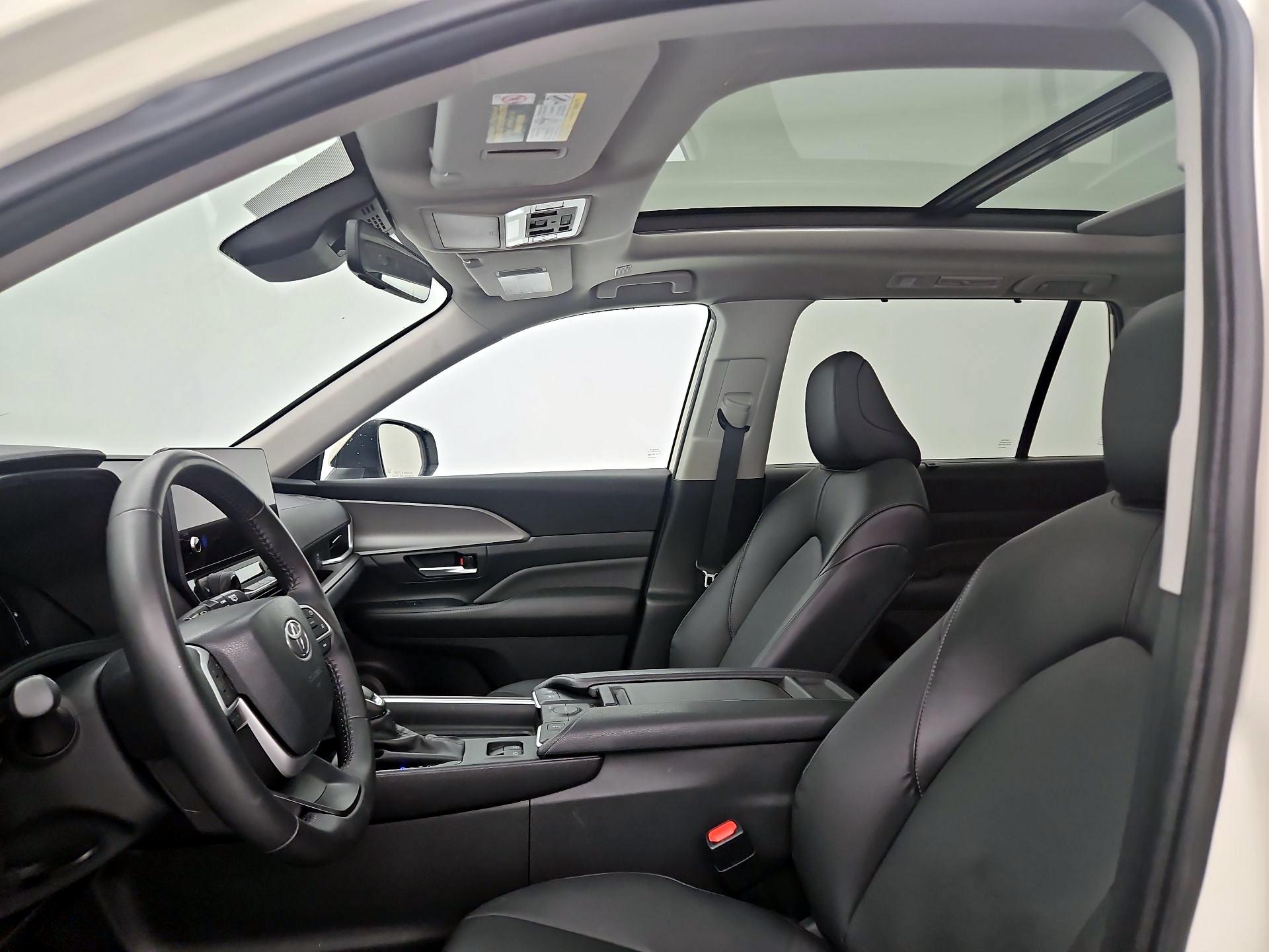 Thumbnail: 2024 Toyota Highlander - 19