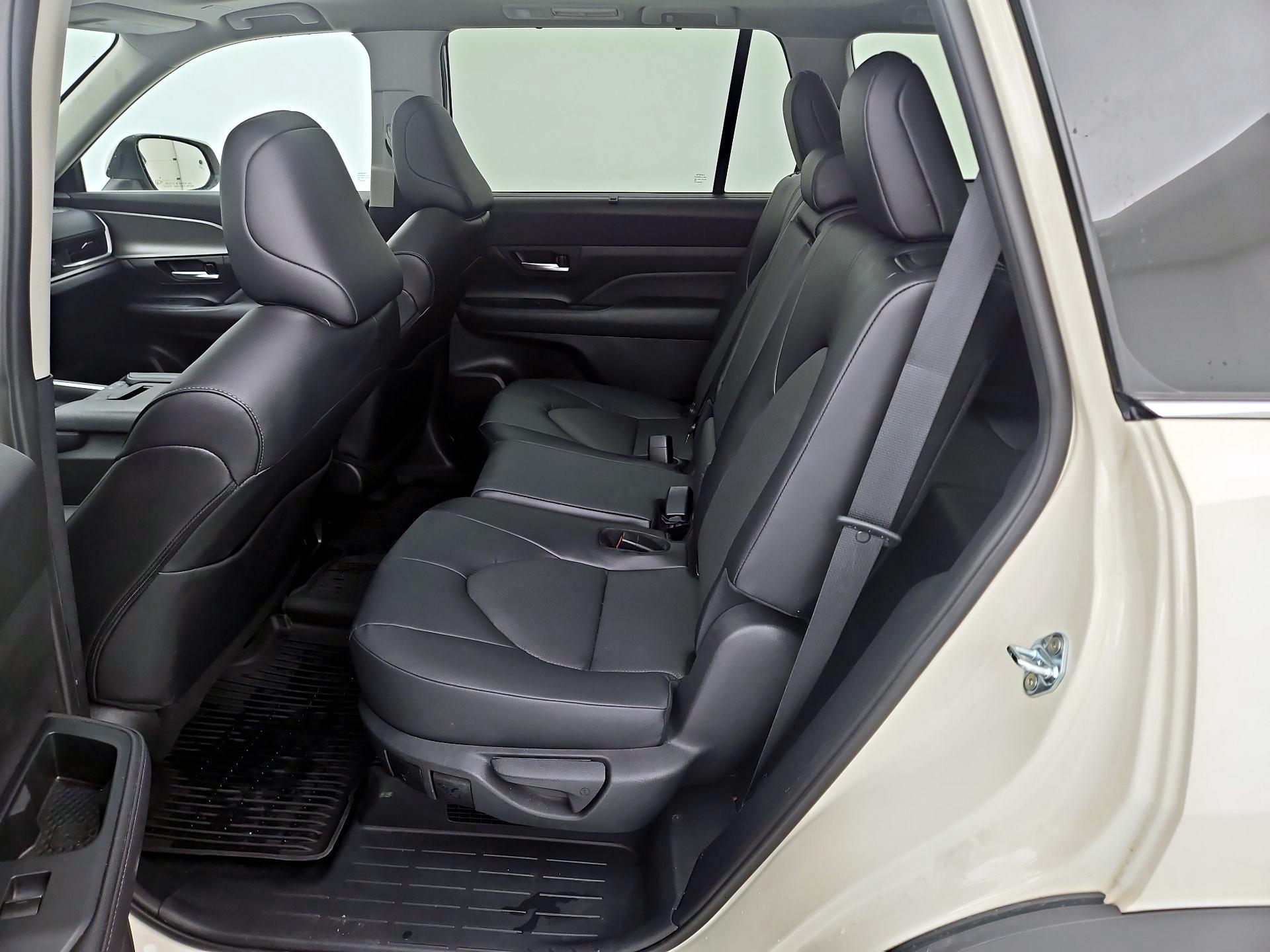 Thumbnail: 2024 Toyota Highlander - 20