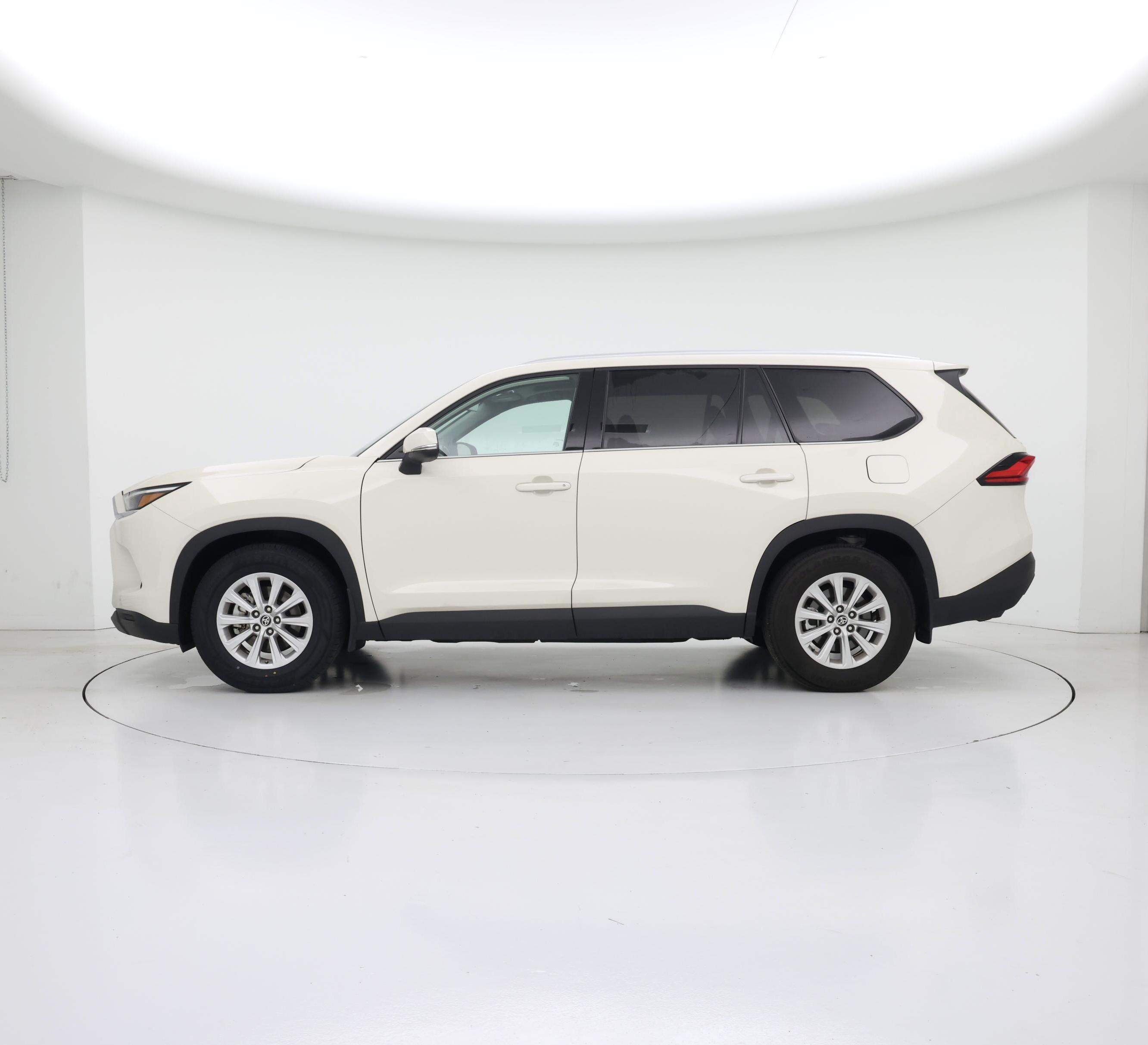 Thumbnail: 2024 Toyota Highlander - 3