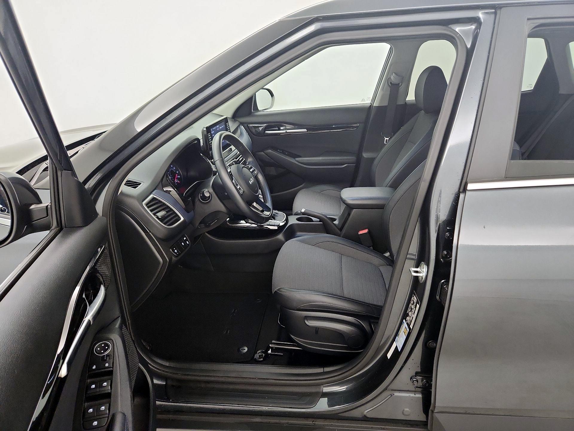 Thumbnail: 2023 Kia Seltos - 11