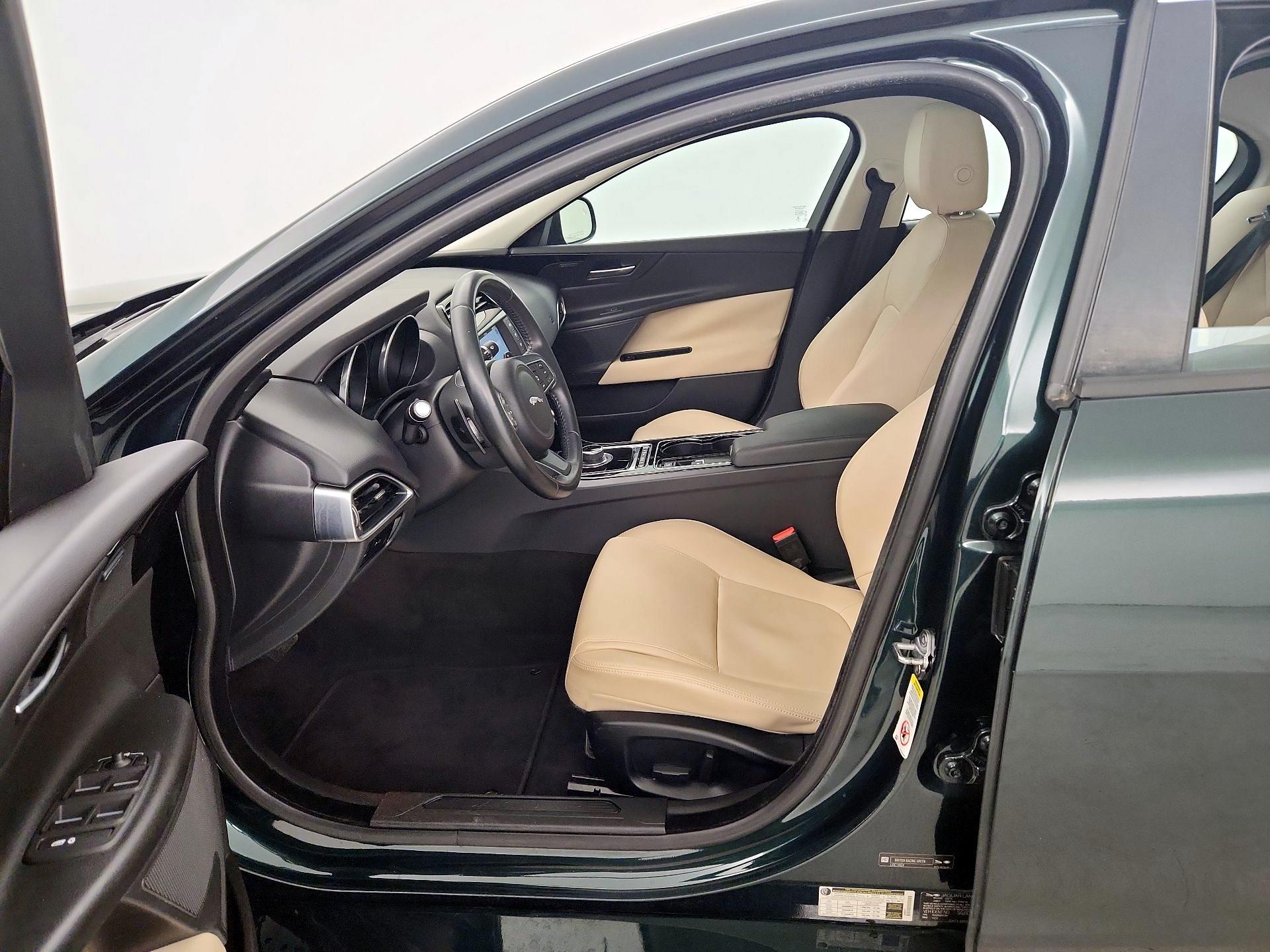 Thumbnail: 2017 Jaguar XE - 11