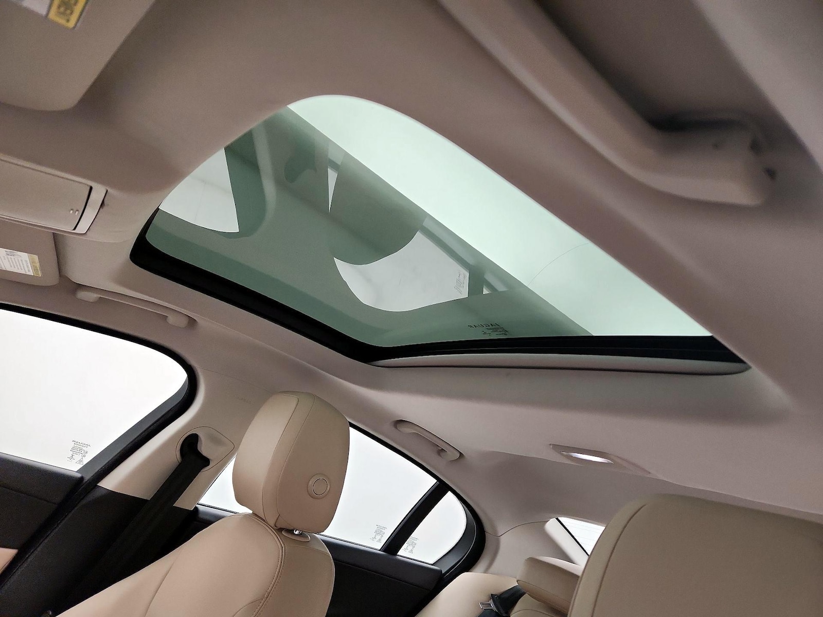 2017 Jaguar XE Premium - Photo 21